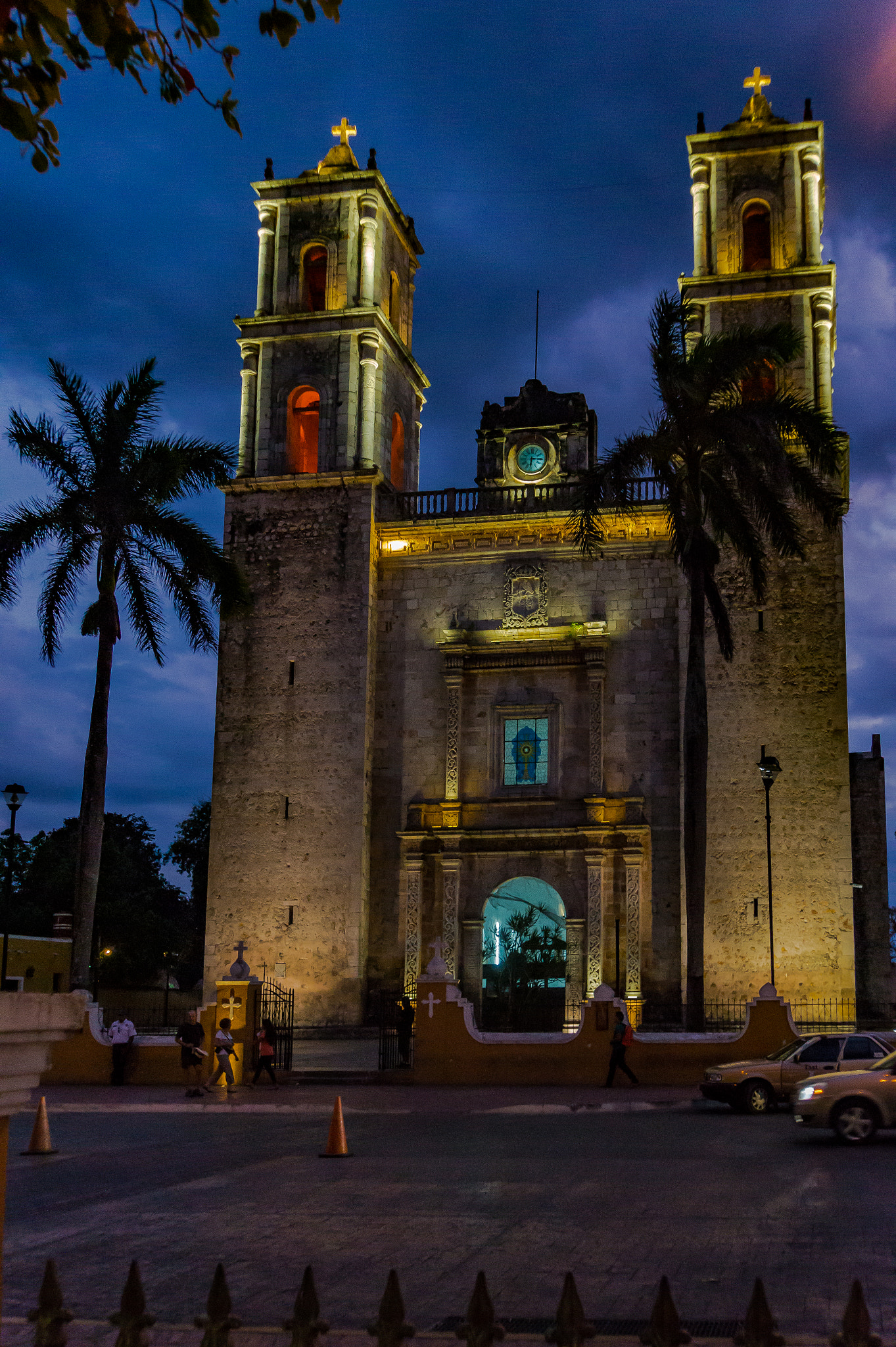 Sony E 18-200mm F3.5-6.3 OSS LE sample photo. Valladolid, mexico photography