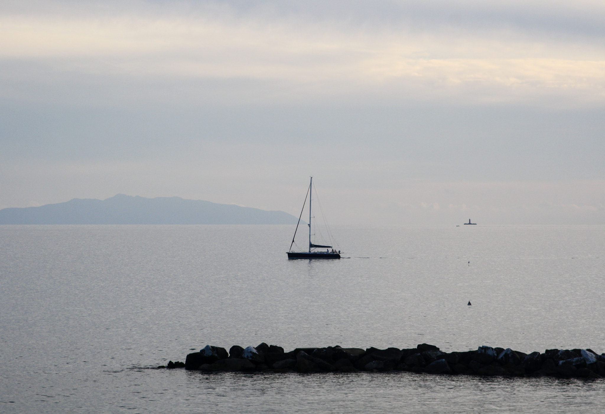 Canon EF 28-105mm f/3.5-4.5 USM sample photo. Sea and boat. castiglioncello photography
