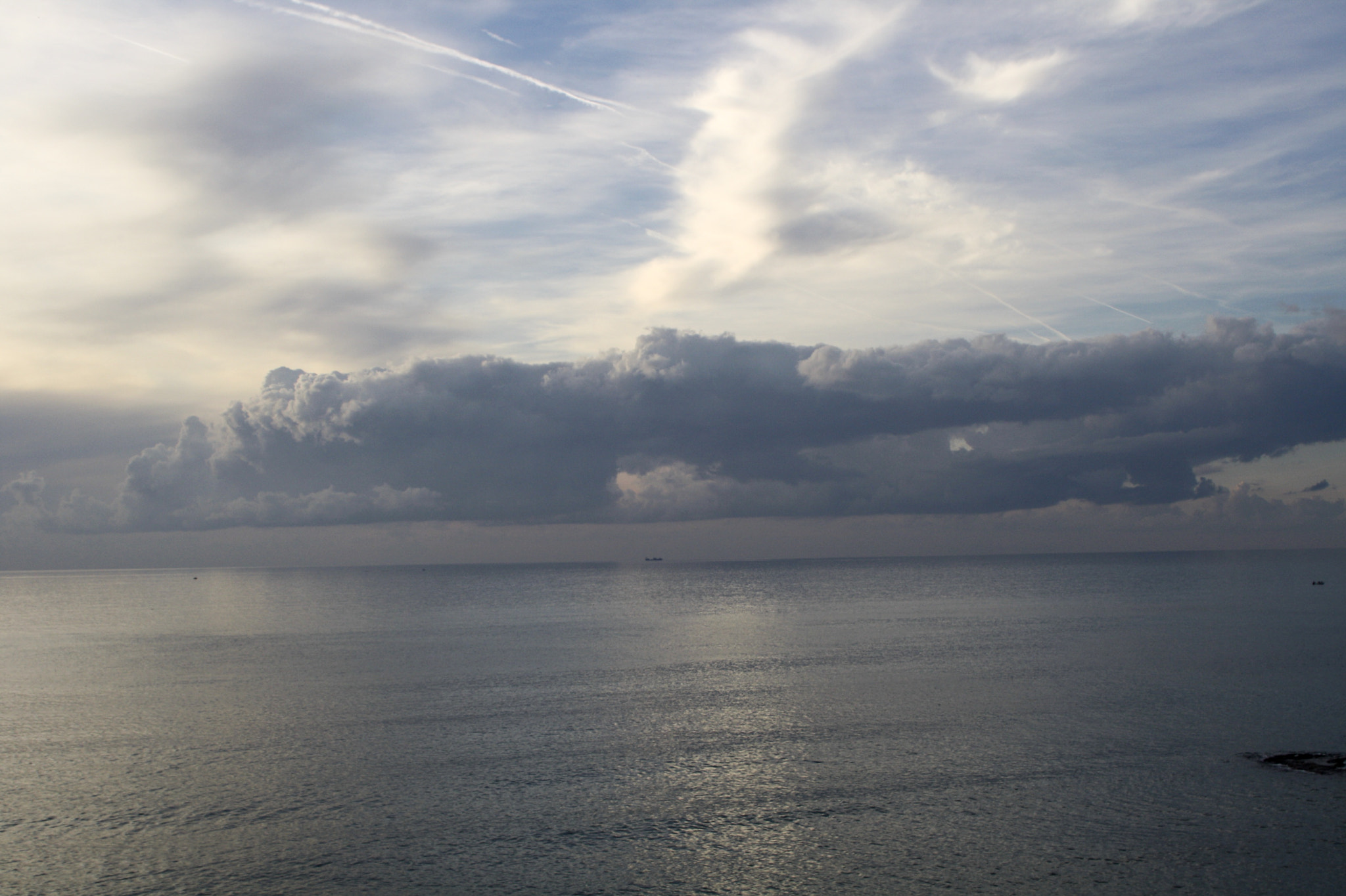 Canon EF 28-105mm f/3.5-4.5 USM sample photo. Clouds on the sea photography