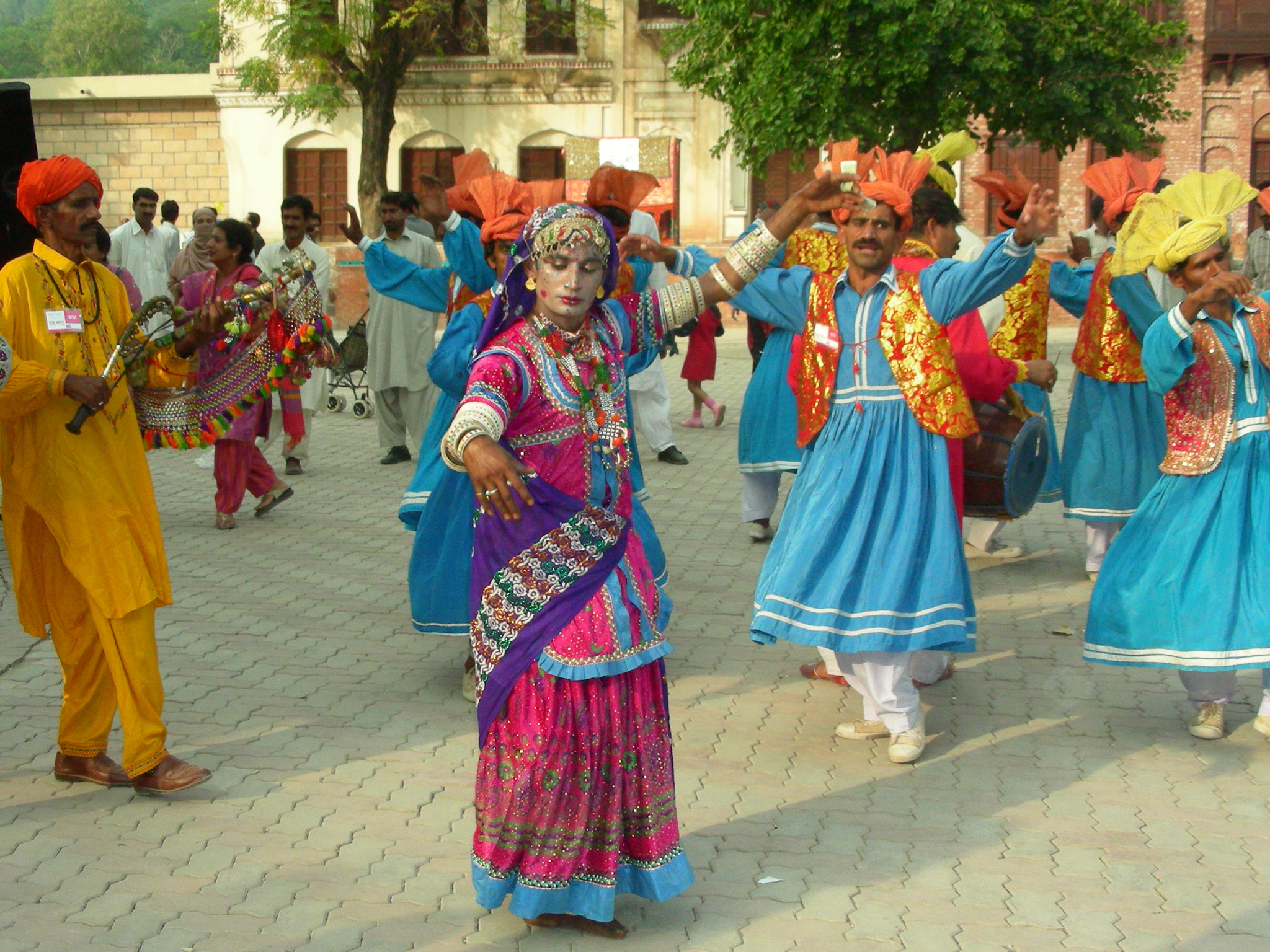 Nikon COOLPIX S4 sample photo. Folk dance photography