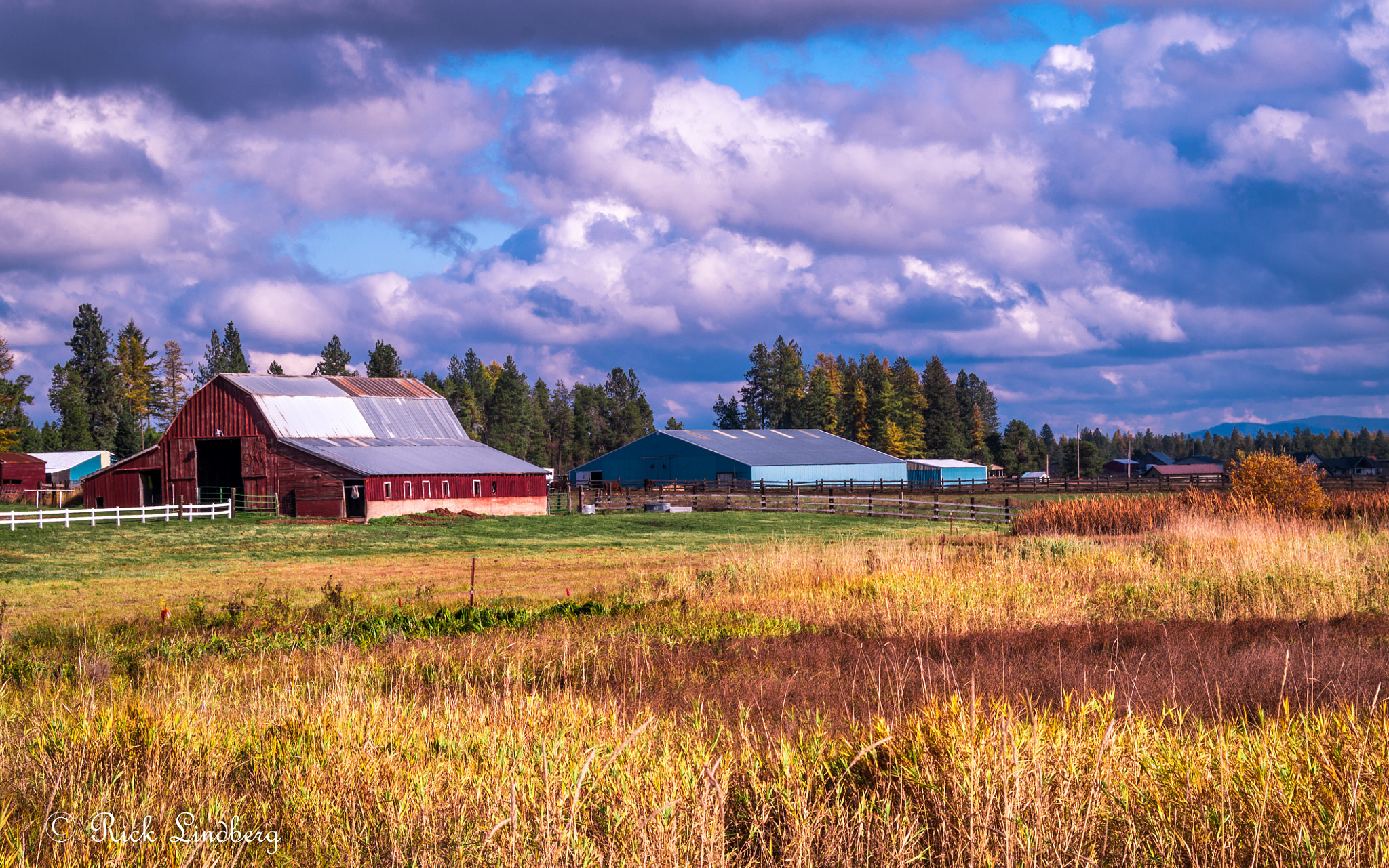 smc Pentax-DA L 50-200mm F4-5.6 ED WR sample photo. Fall barn 3 photography