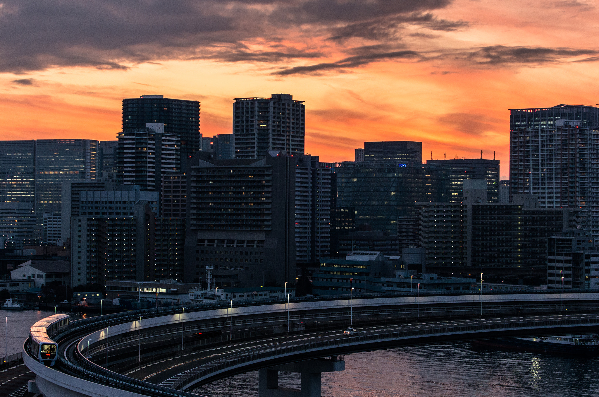 Pentax smc DA* 60-250mm F4.0 ED (IF) SDM sample photo. Dusk of tokyo bayside photography