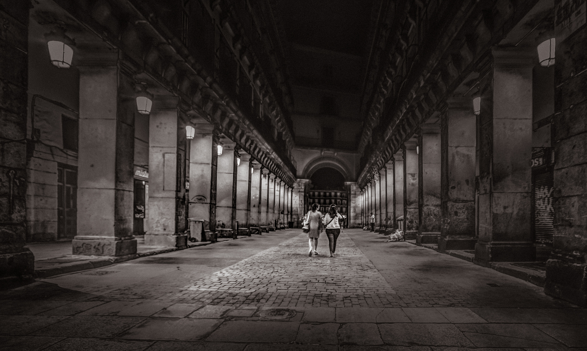 Sigma 12-24mm F4.5-5.6 EX DG Aspherical HSM sample photo. Getting lost in madrid photography