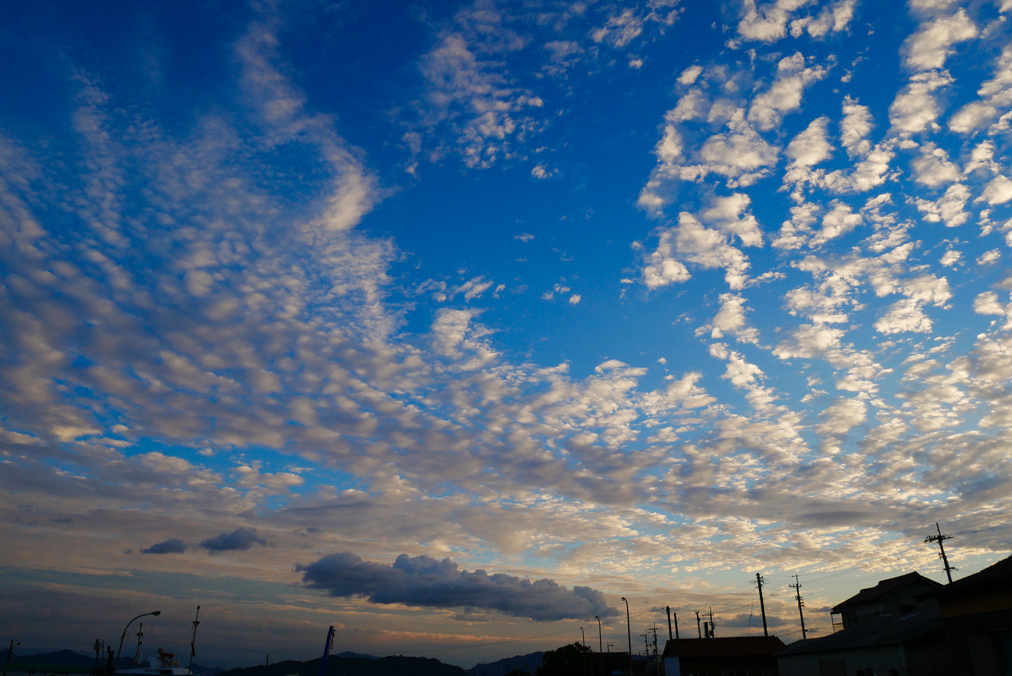 Panasonic Lumix DMC-GX85 (Lumix DMC-GX80 / Lumix DMC-GX7 Mark II) sample photo. 島の空 island sky photography