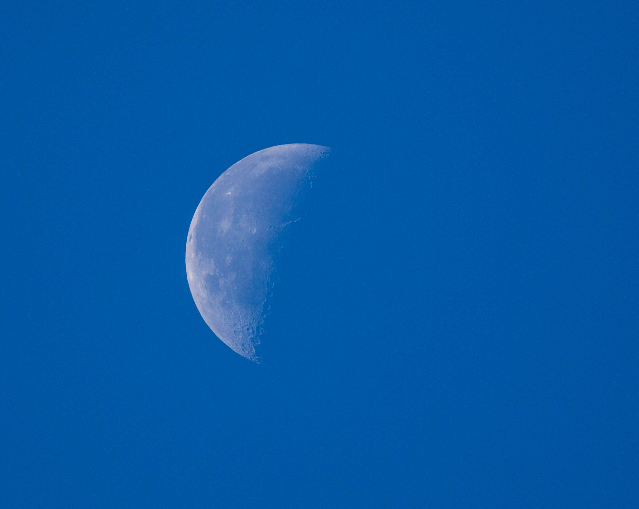 Canon EOS 5D Mark IV + Canon EF 100-400mm F4.5-5.6L IS II USM sample photo. Morning moon photography