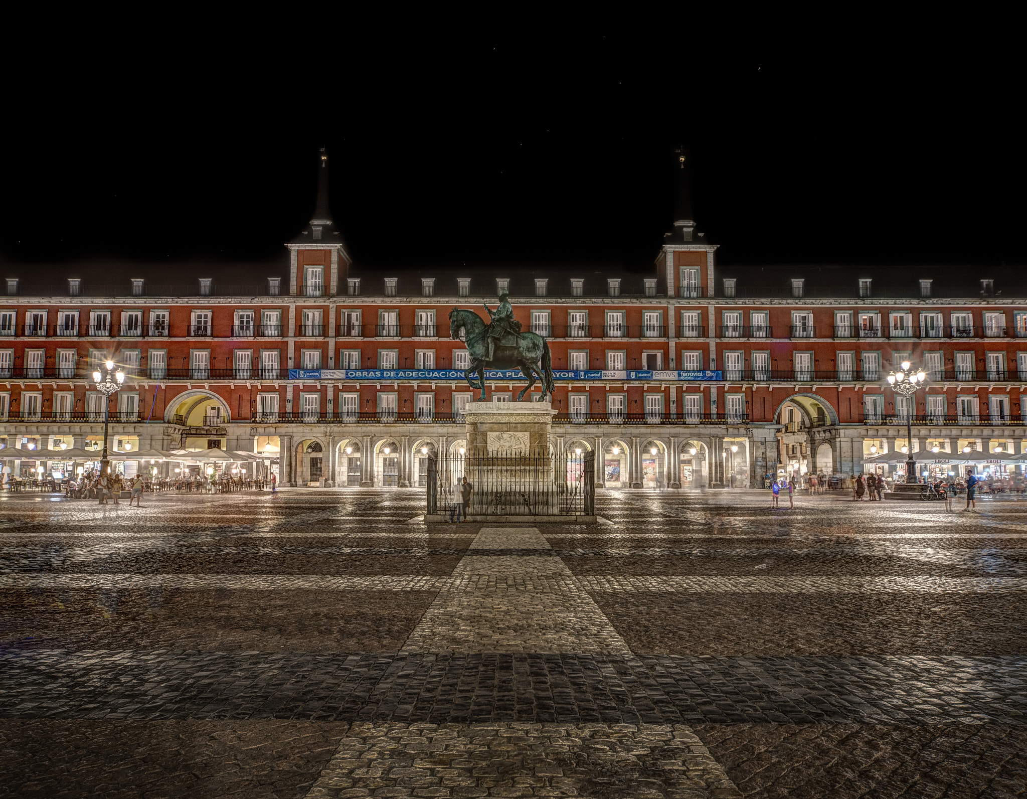 Sigma 12-24mm F4.5-5.6 EX DG Aspherical HSM sample photo. Plaza mayor photography