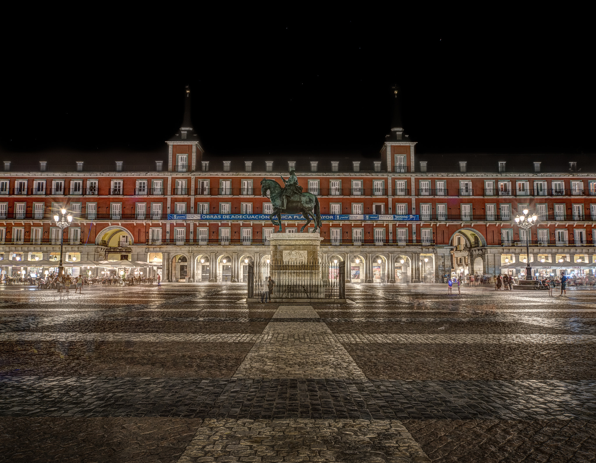 Nikon D750 + Sigma 12-24mm F4.5-5.6 EX DG Aspherical HSM sample photo. Plaza mayor photography