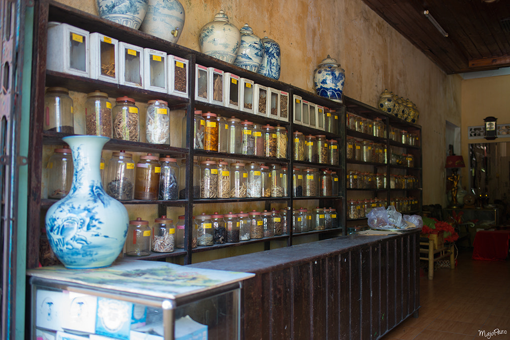Nikon AF-S Nikkor 35mm F1.8G ED sample photo. Looking for the right jar photography
