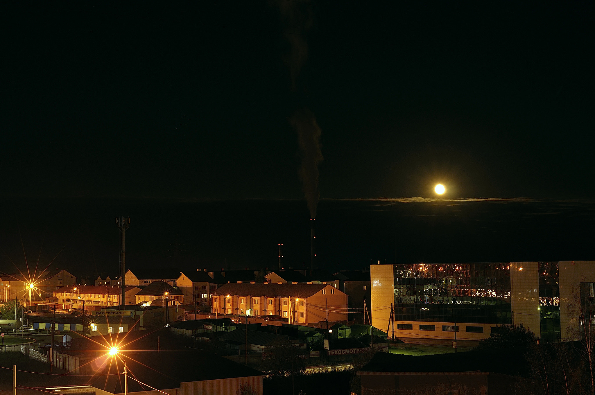 Nikon D90 + Nikon AF Nikkor 35mm F2D sample photo. The moon on the outskirts photography