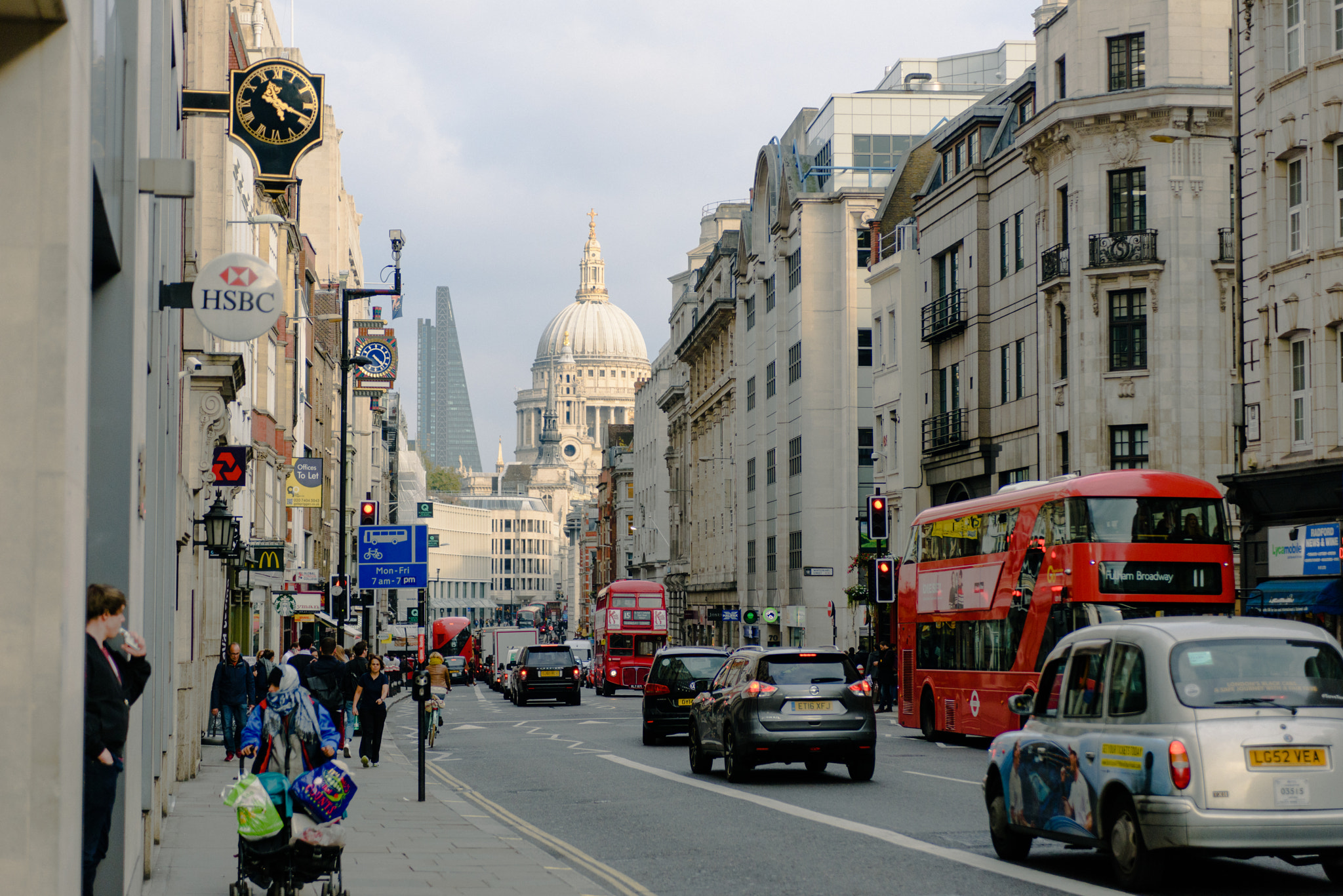 Nikon AF-S Nikkor 28-70mm F2.8 ED-IF sample photo. London streets photography