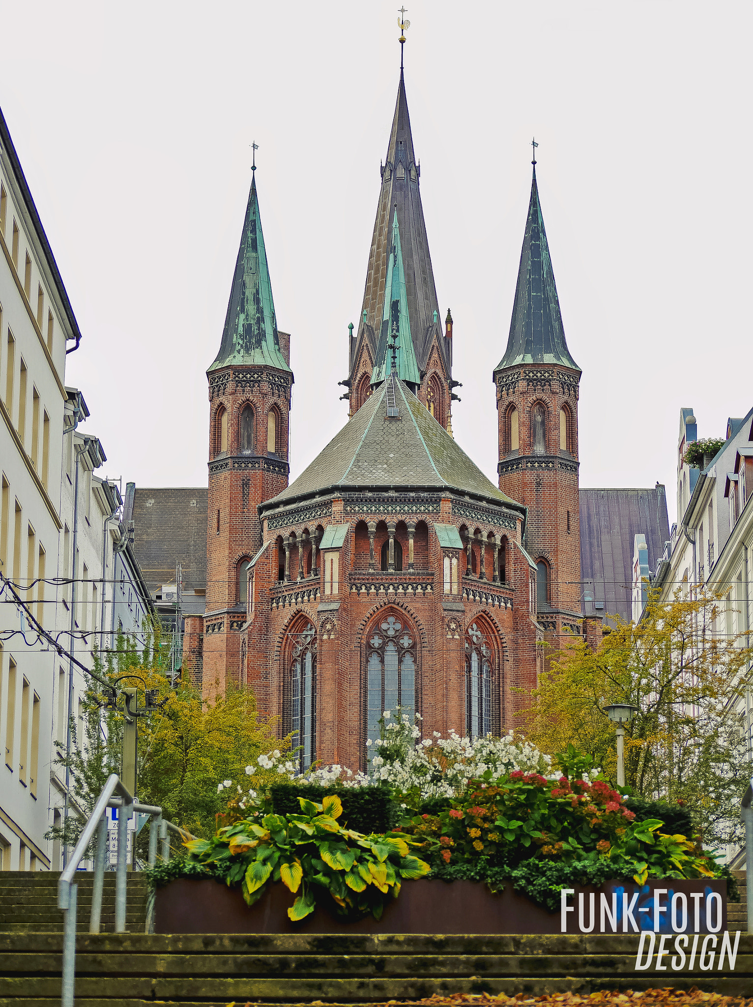 Panasonic DMC-G70 + Panasonic Lumix G Vario 45-200mm F4-5.6 OIS sample photo. Paulskirche, schwerin. photography