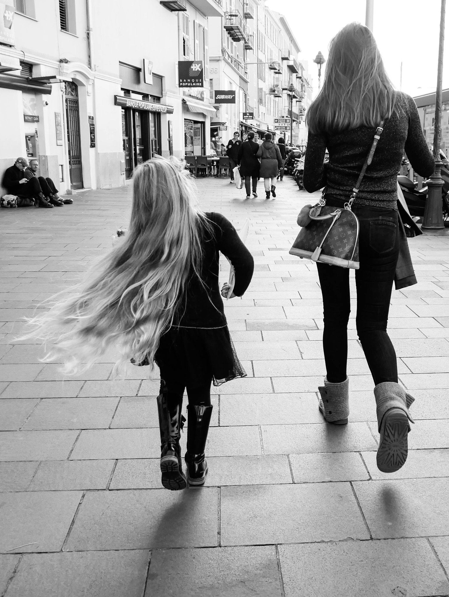 Panasonic Lumix DMC-GX85 (Lumix DMC-GX80 / Lumix DMC-GX7 Mark II) sample photo. Mother and daughter photography