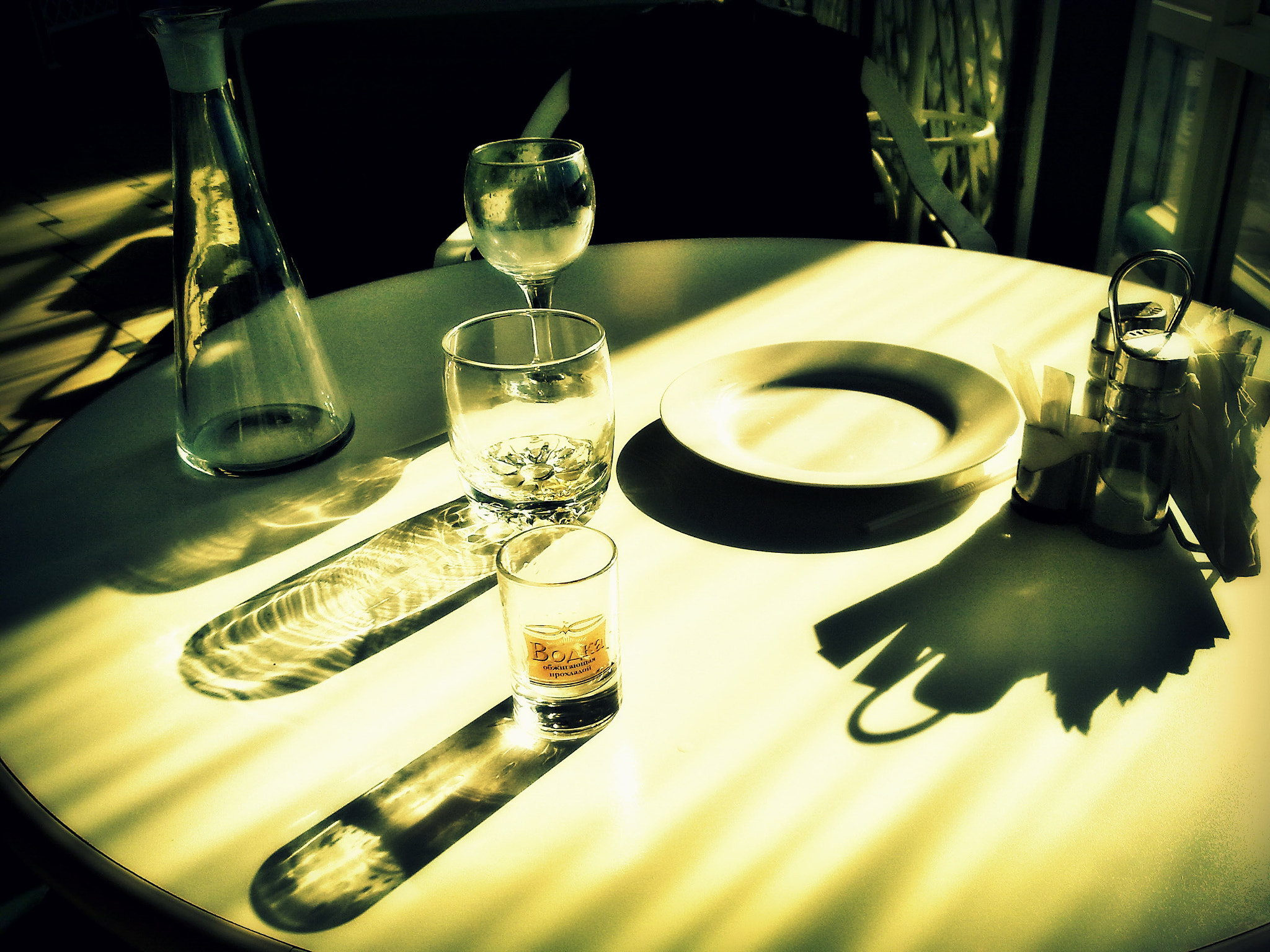 Nokia N97 sample photo. Shadows and light photography