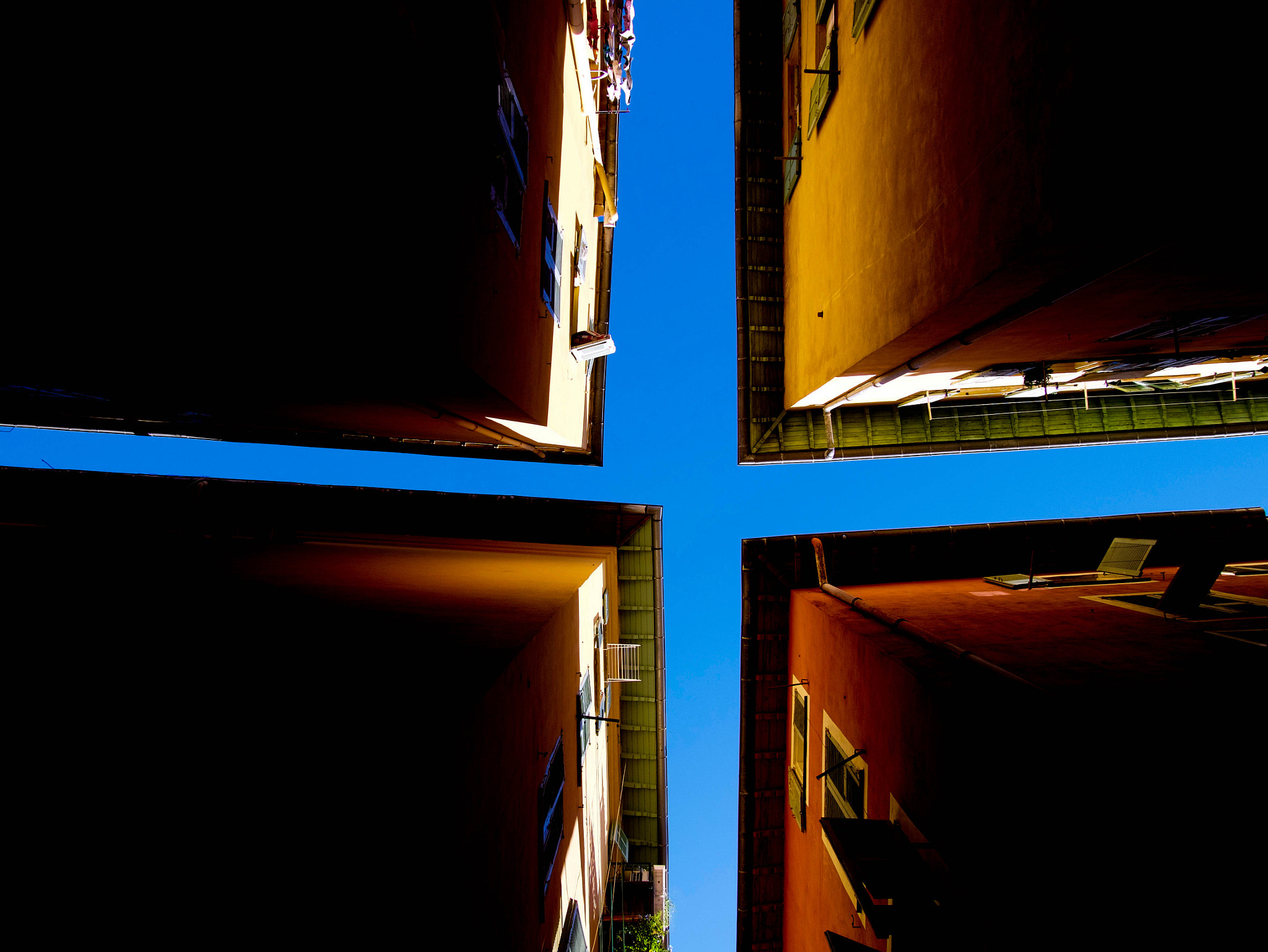 Panasonic Lumix DMC-GX85 (Lumix DMC-GX80 / Lumix DMC-GX7 Mark II) sample photo. Vieux nice photography
