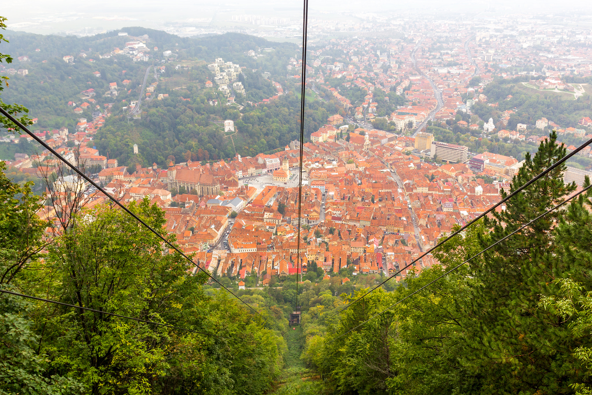 Canon EOS 550D (EOS Rebel T2i / EOS Kiss X4) + Canon EF-S 17-55mm F2.8 IS USM sample photo. Above brasov photography