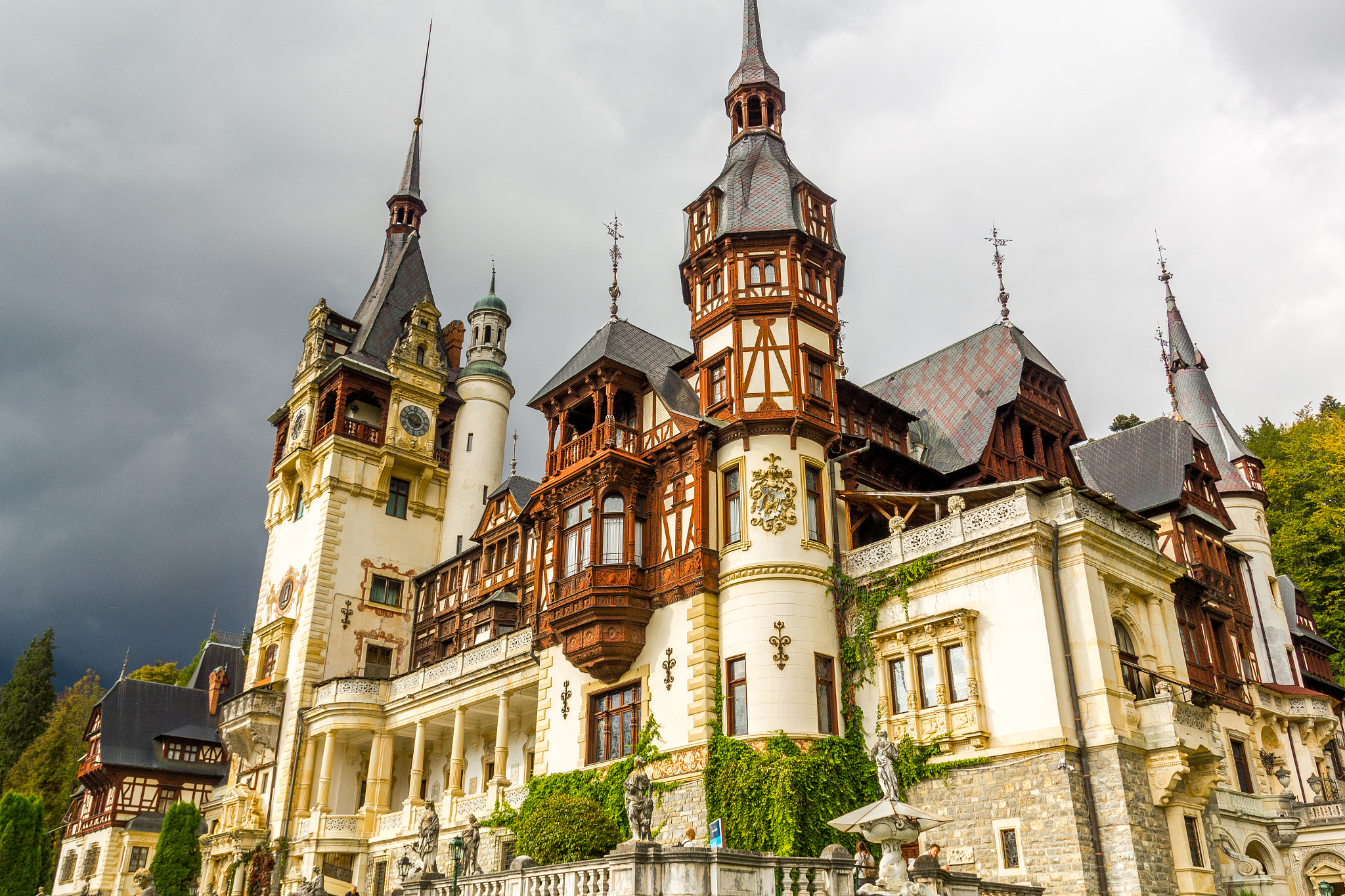 Canon EOS 550D (EOS Rebel T2i / EOS Kiss X4) sample photo. Castle sinaia photography
