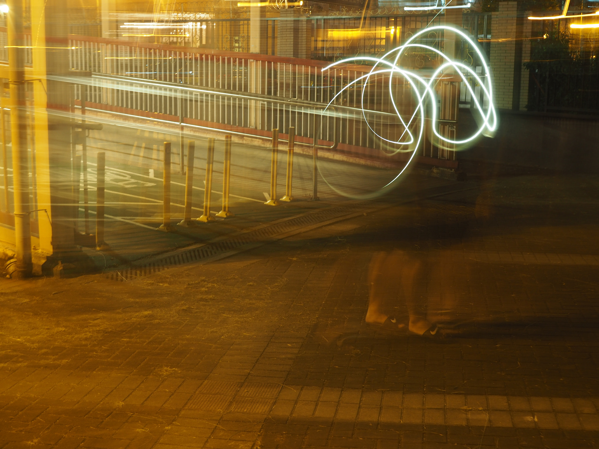 Olympus OM-D E-M5 II + Olympus M.Zuiko Digital 25mm F1.8 sample photo. Light painting 「light is eating me」 photography