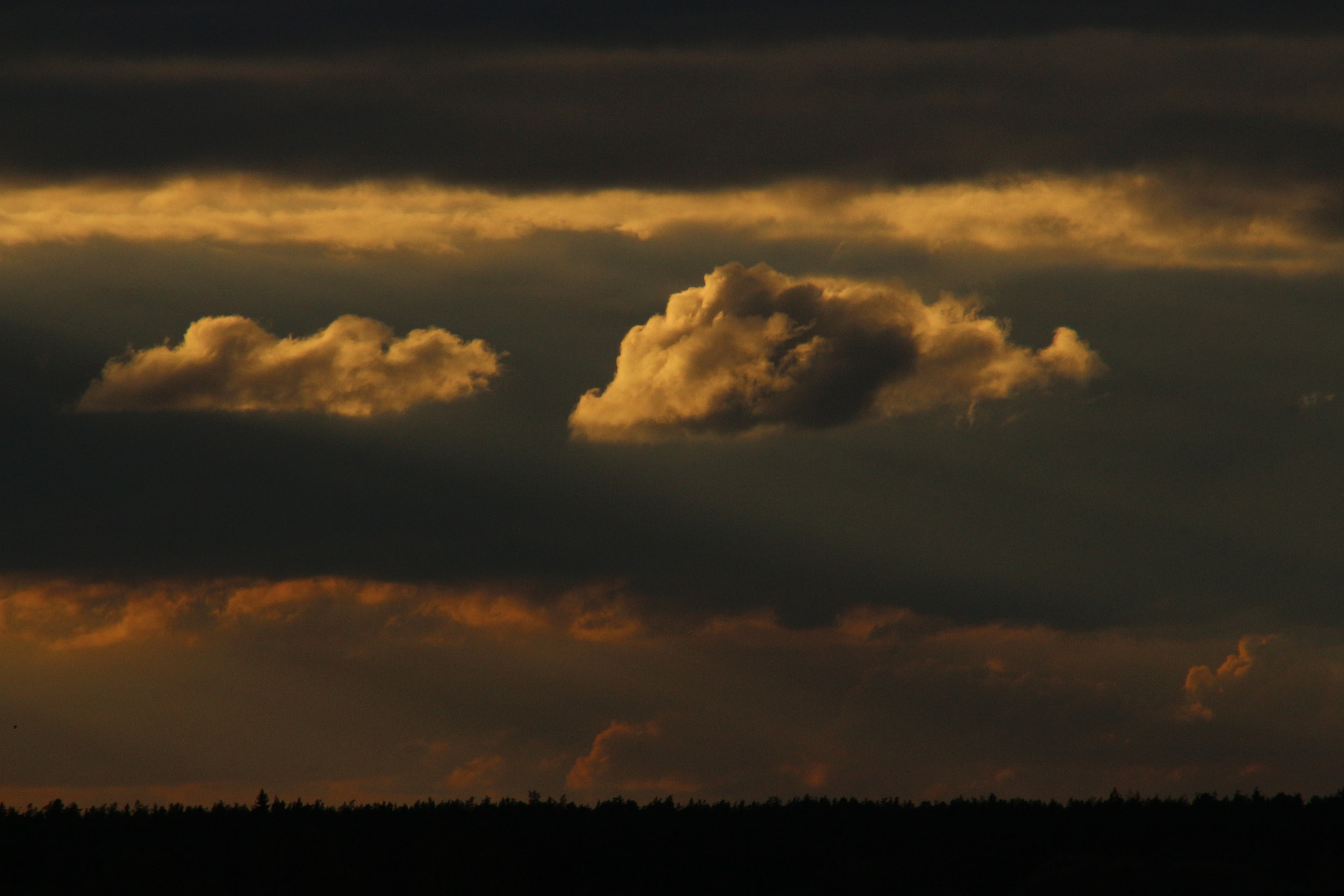 Canon EF 75-300mm f/4-5.6 USM sample photo. Sunset in clouds photography