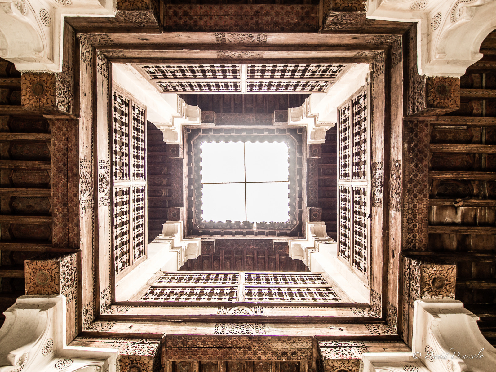 Olympus OM-D E-M5 + OLYMPUS M.9-18mm F4.0-5.6 sample photo. Madrasa ben youssef from bottom photography