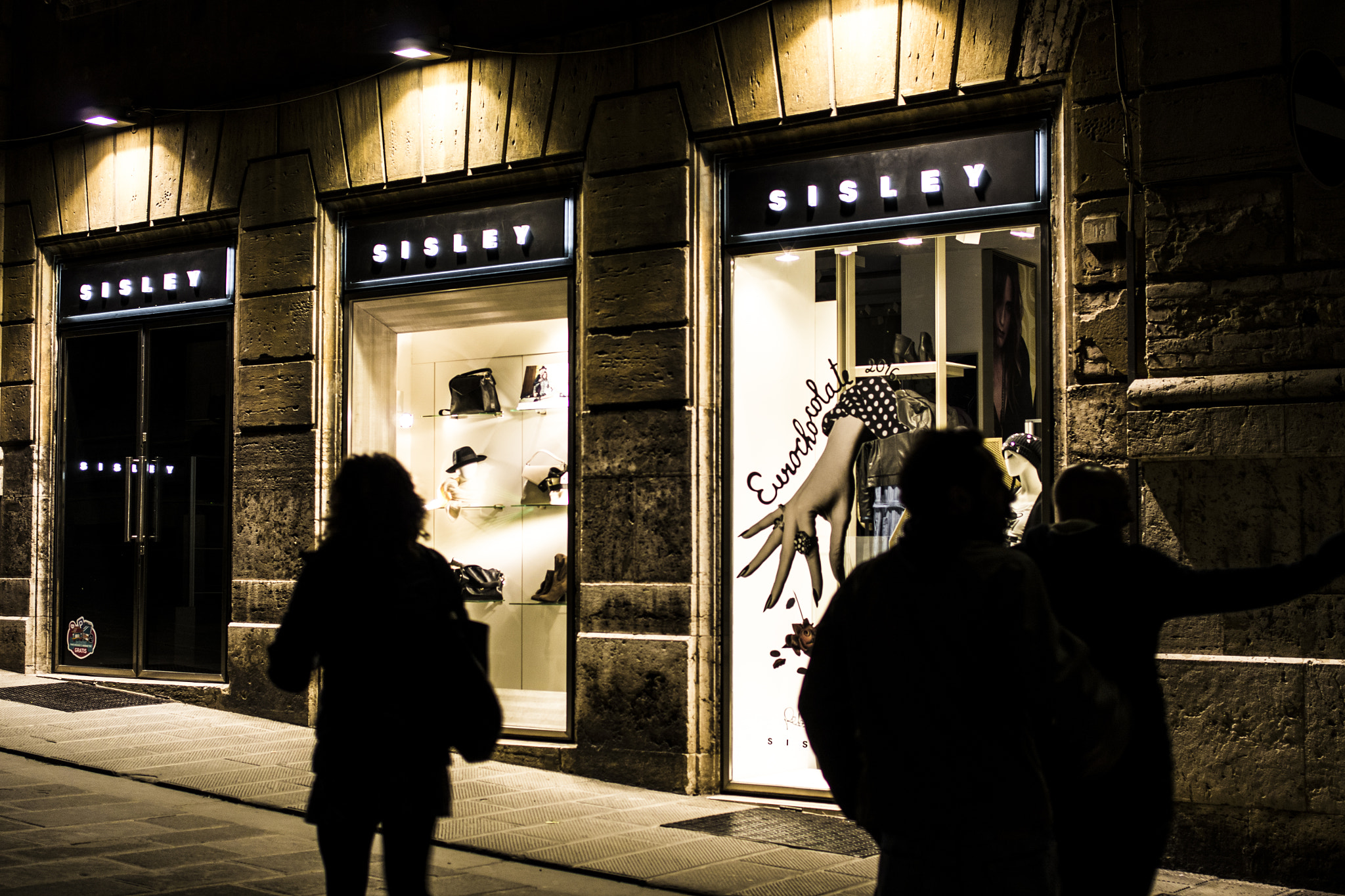 Pentax K-5 + Pentax smc DA 35mm F2.4 AL sample photo. Perugia di notte photography