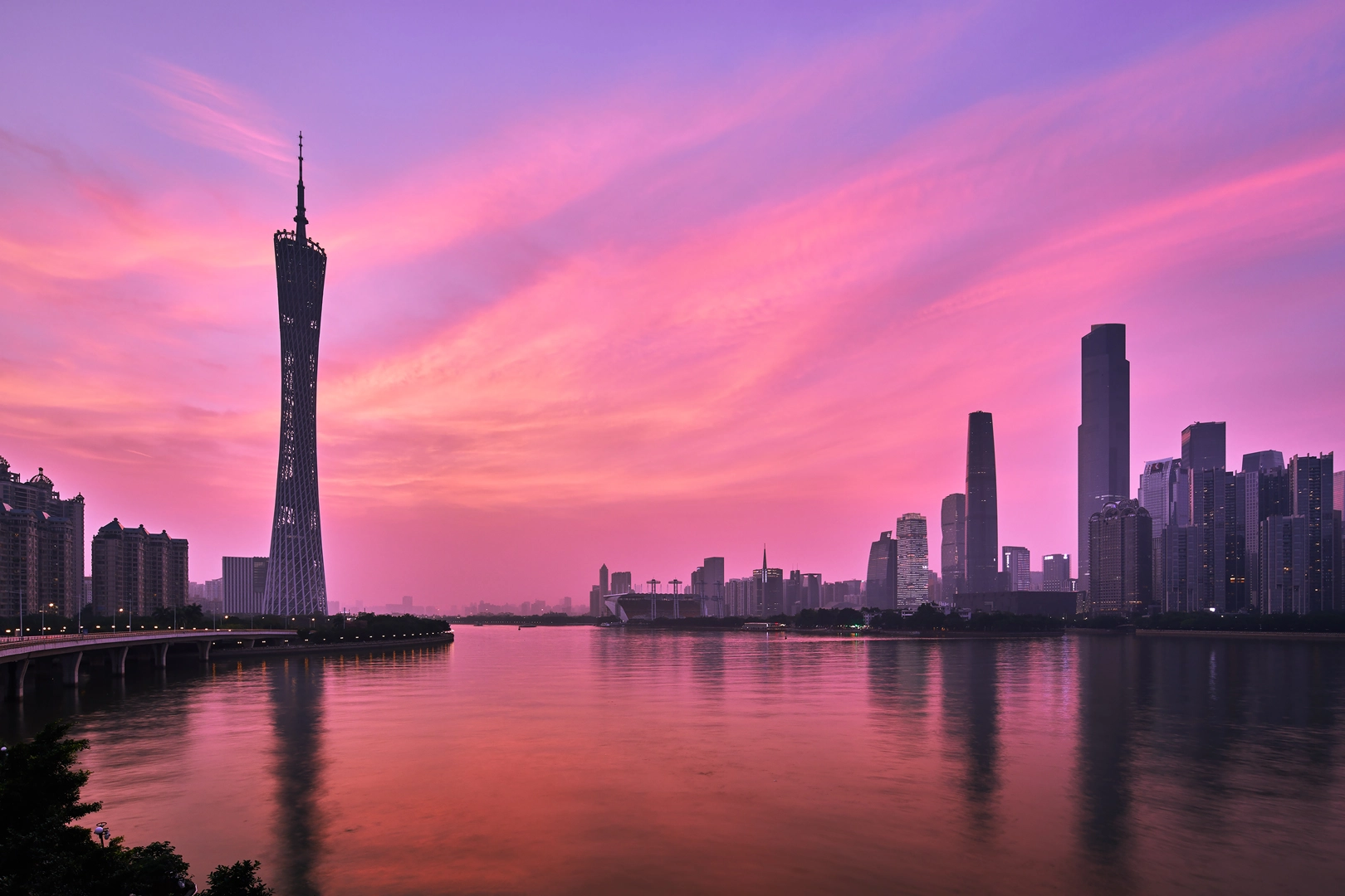 Canon TS-E 17mm F4L Tilt-Shift sample photo. Afterglow of zhujiang river photography