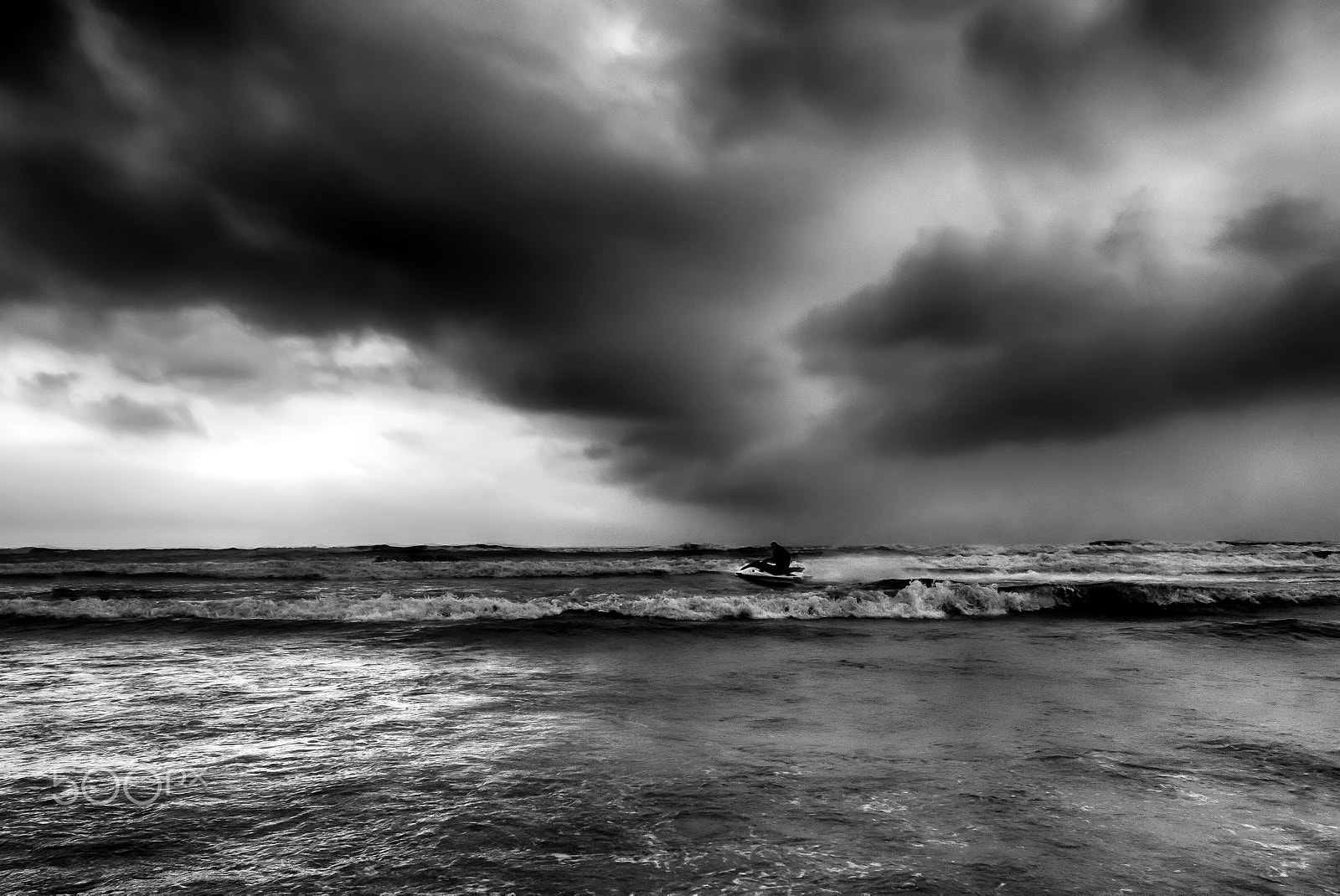 Canon EOS 550D (EOS Rebel T2i / EOS Kiss X4) sample photo. Riding in a cloudy beach photography