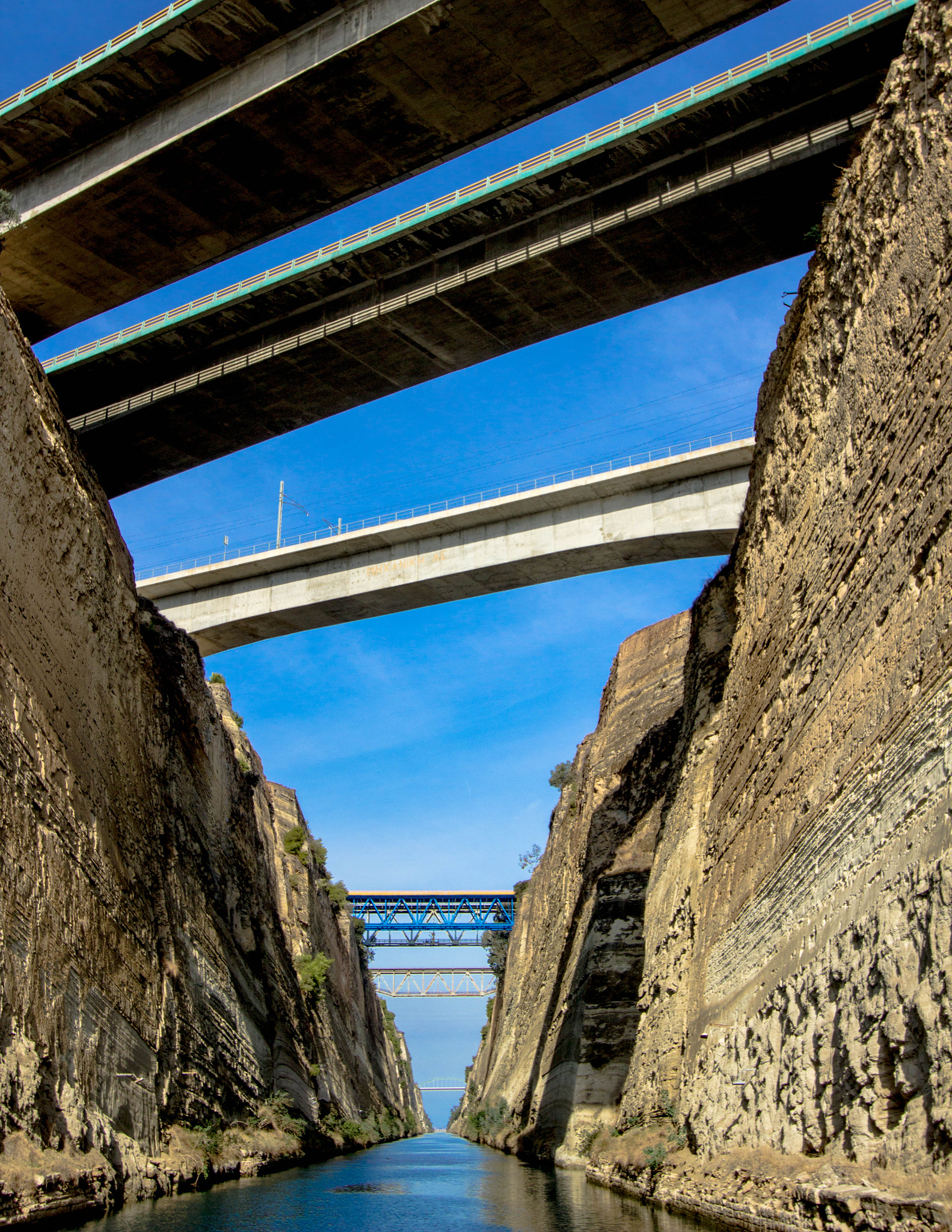 Canon EF-S 10-22mm F3.5-4.5 USM sample photo. Tight squeeze in the corinth canal photography