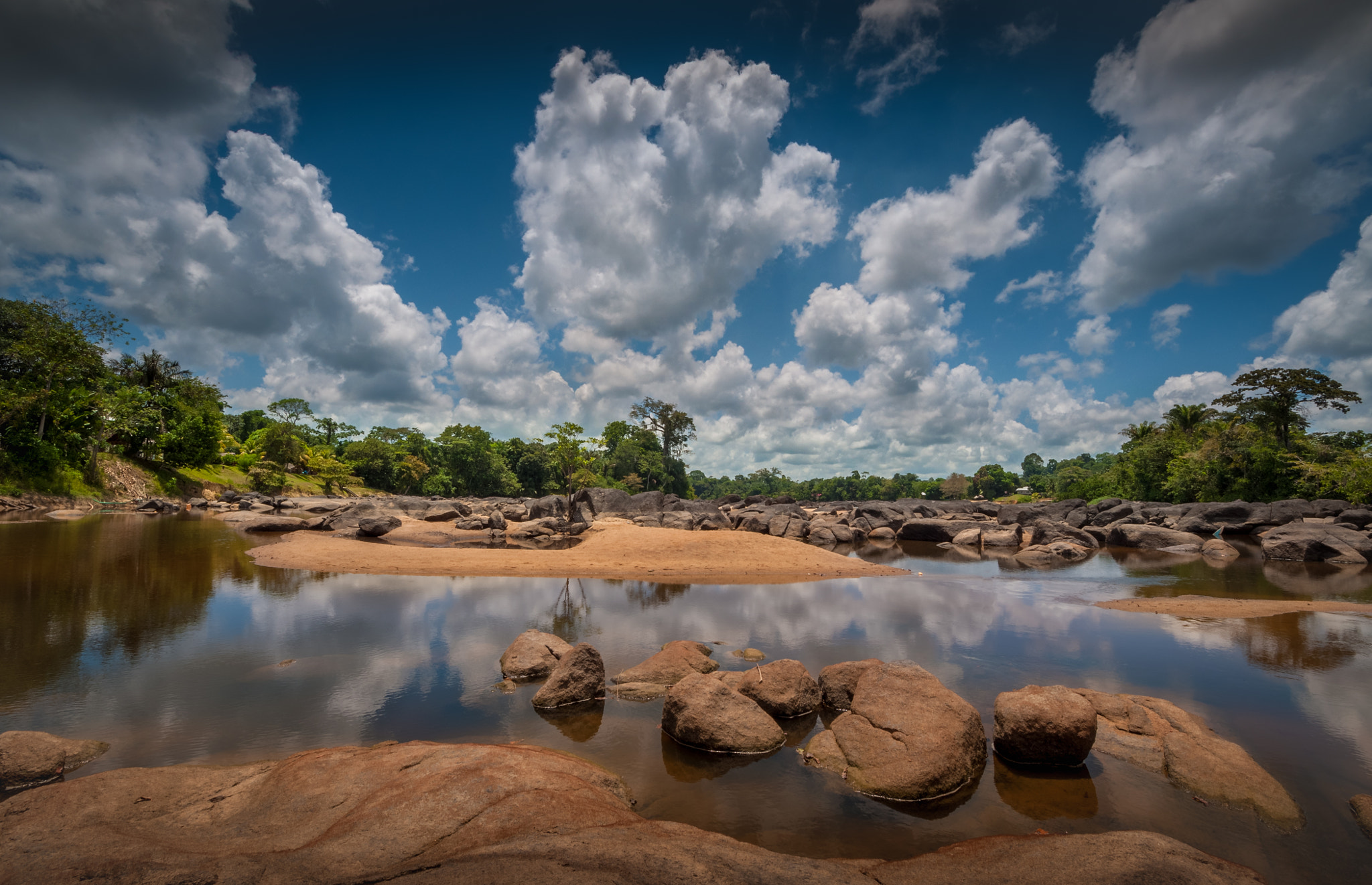 Nikon D5000 + Samyang 14mm F2.8 ED AS IF UMC sample photo. River in the jungle photography