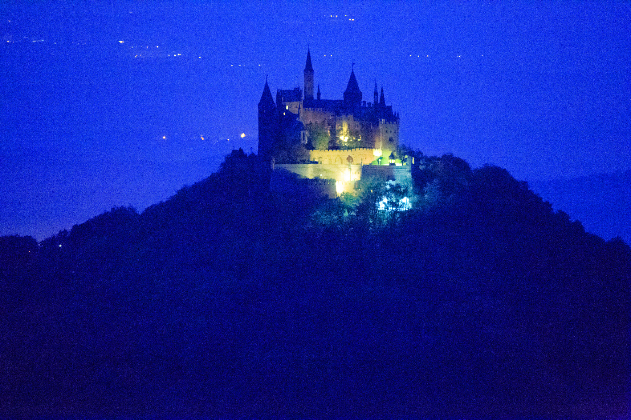 Canon EOS 6D + Canon EF 70-300mm F4.5-5.6 DO IS USM sample photo. Hohenzollern castle at night close view edited photography