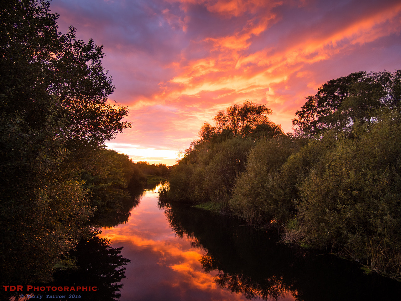 Olympus OM-D E-M1 sample photo. Stour sunset photography
