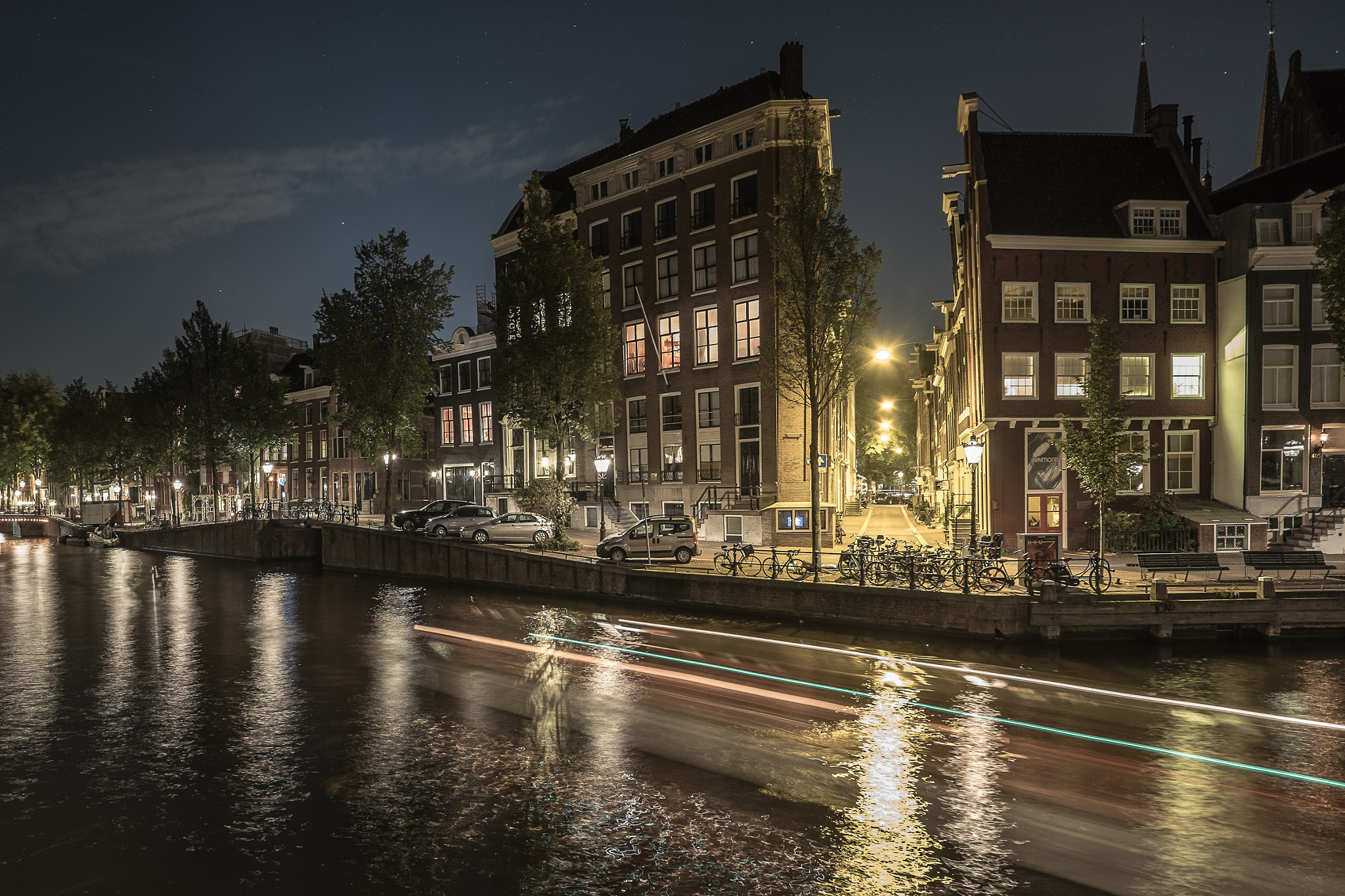 Fujifilm X-E2 + Fujifilm XF 14mm F2.8 R sample photo. Amsterdam by night photography
