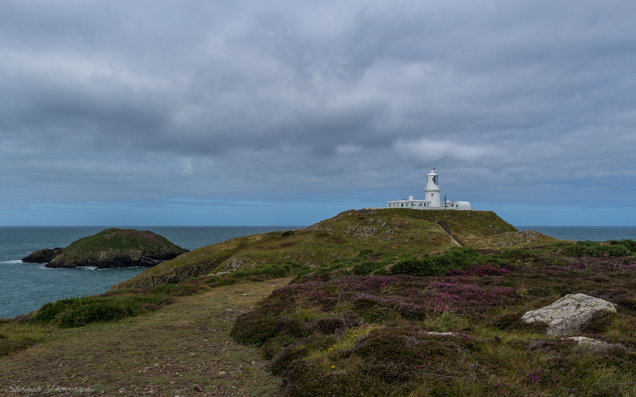 Canon EOS 100D (EOS Rebel SL1 / EOS Kiss X7) + Canon EF 17-40mm F4L USM sample photo. Lighthouse summer paysage photography