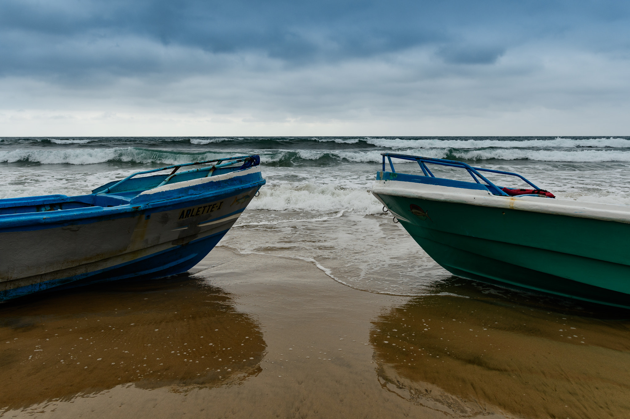 Nikon D500 + Sigma 18-35mm F1.8 DC HSM Art sample photo. Zwei einsame fischerbode photography