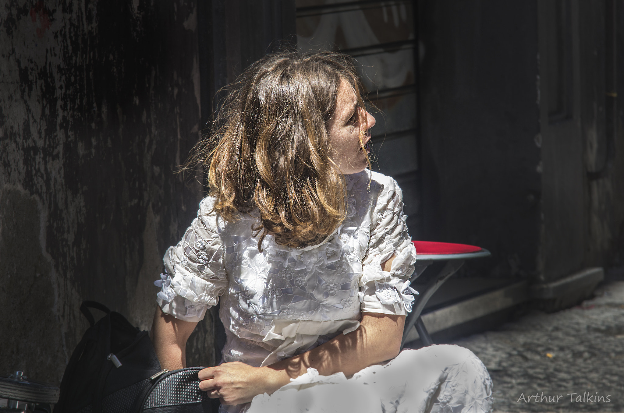Sigma 70-200mm F2.8 EX DG Macro HSM II sample photo. Napoli: a harp player readies to perform... photography