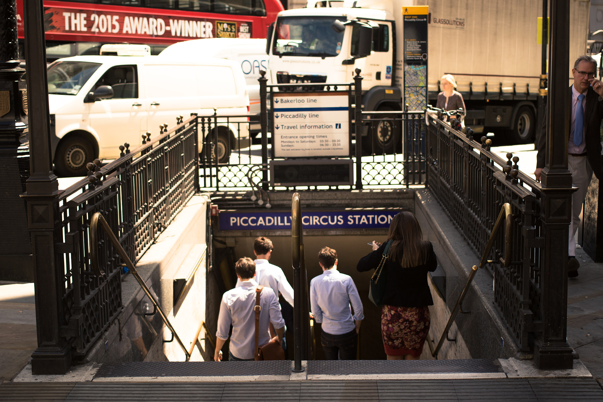Canon EF 40mm F2.8 STM sample photo. Piccadilly circus photography
