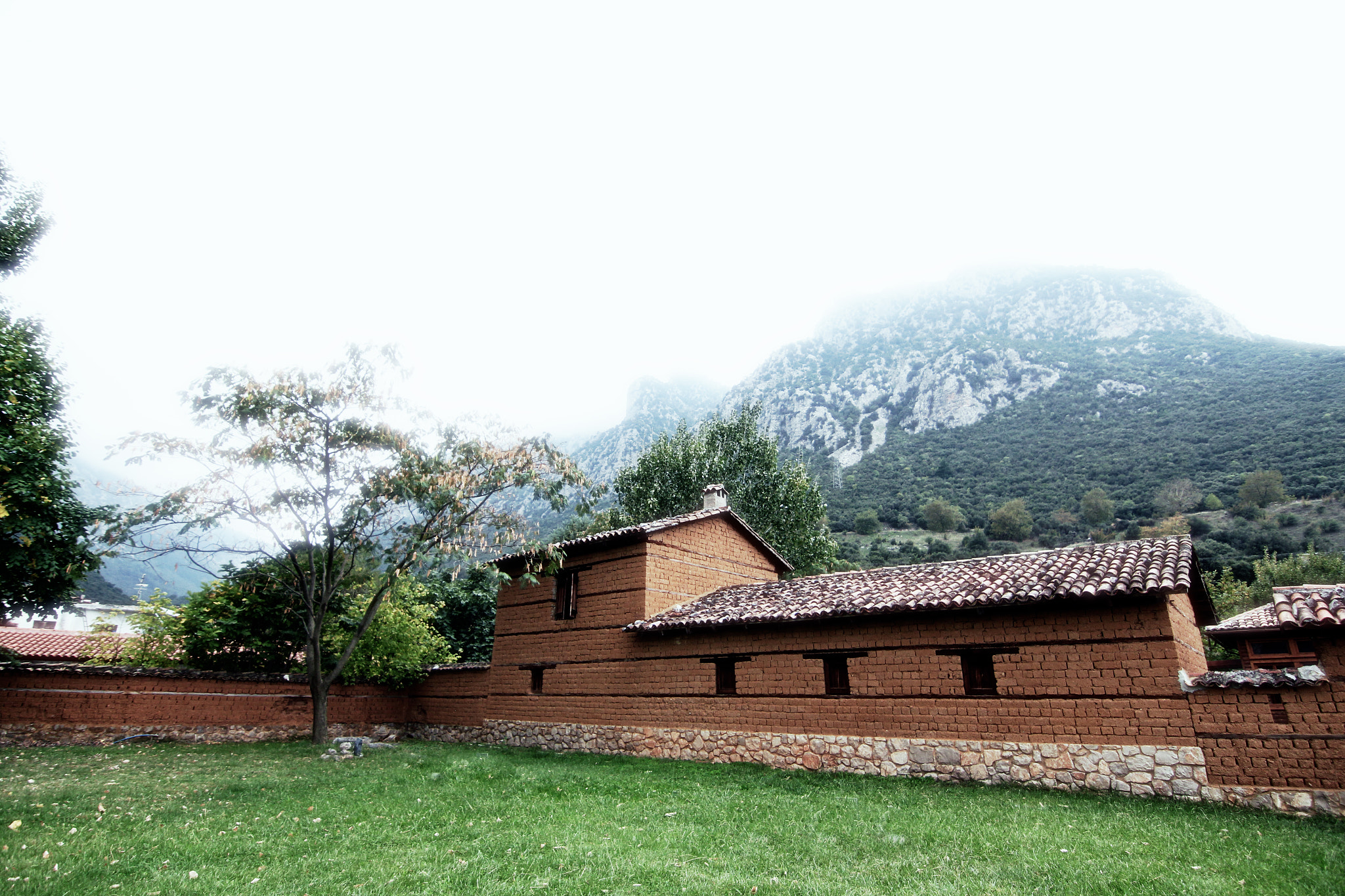 Canon EOS 650D (EOS Rebel T4i / EOS Kiss X6i) sample photo. Gravia inn restoration photography