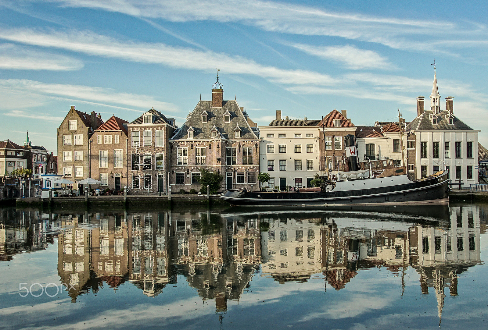 Sony SLT-A33 + Sony Vario-Sonnar T* DT 16-80mm F3.5-4.5 ZA sample photo. Furie in maassluis, netherlands photography