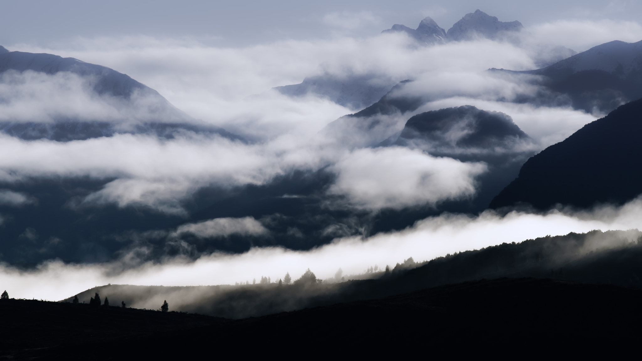 Tamron SP 150-600mm F5-6.3 Di VC USD sample photo. Morning mist in the mountains photography