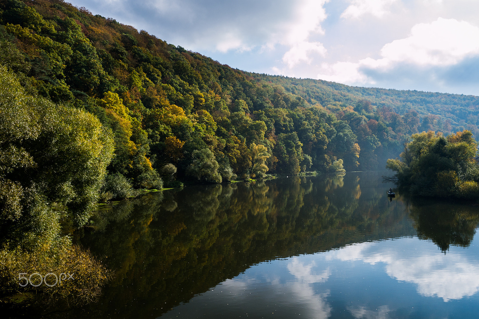 Panasonic Lumix DMC-GX7 + LEICA DG SUMMILUX 15/F1.7 sample photo. Autumn at the fulda river photography