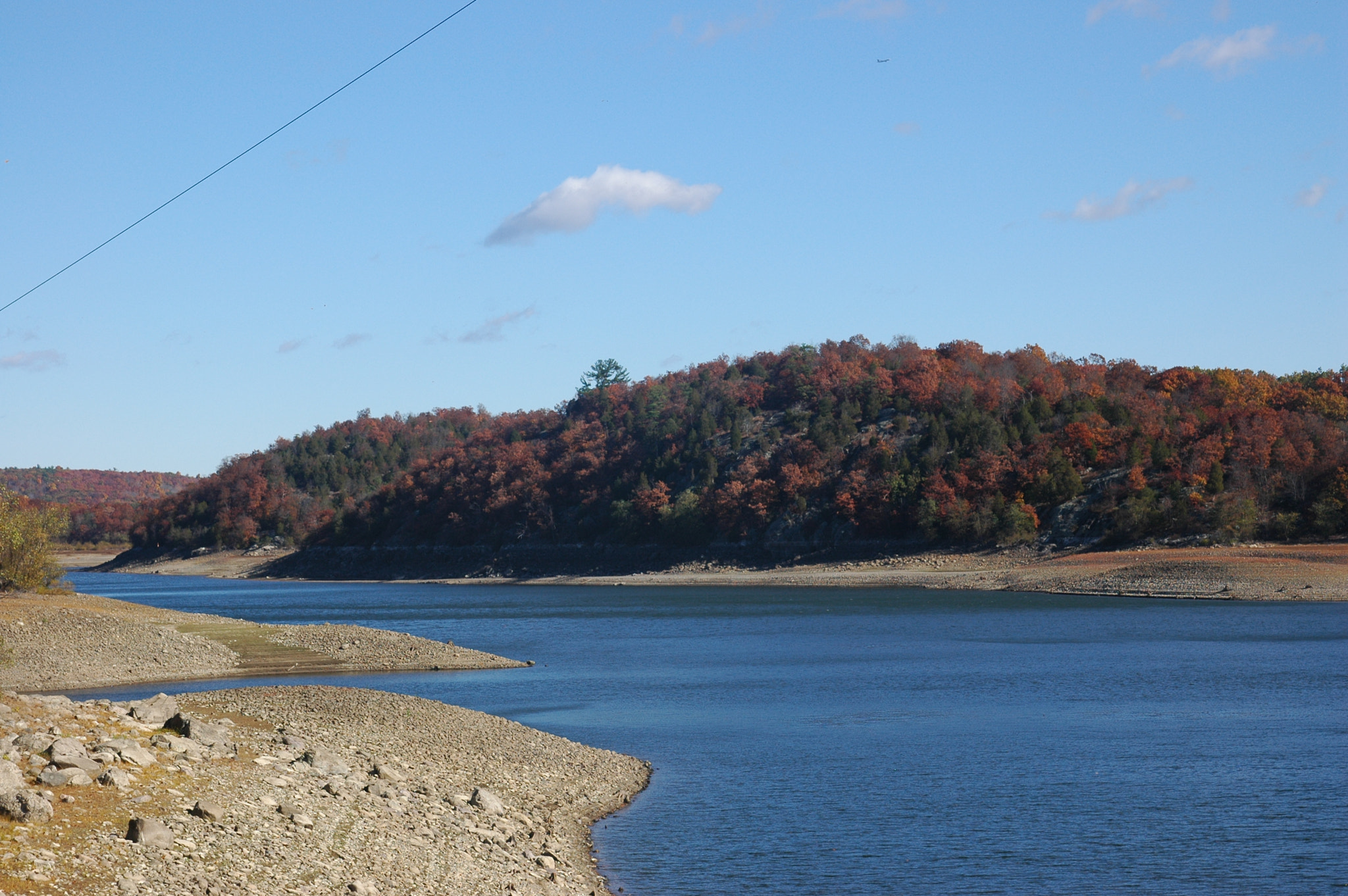 Nikon D70s + AF Zoom-Nikkor 24-120mm f/3.5-5.6D IF sample photo. Lake view low water photography