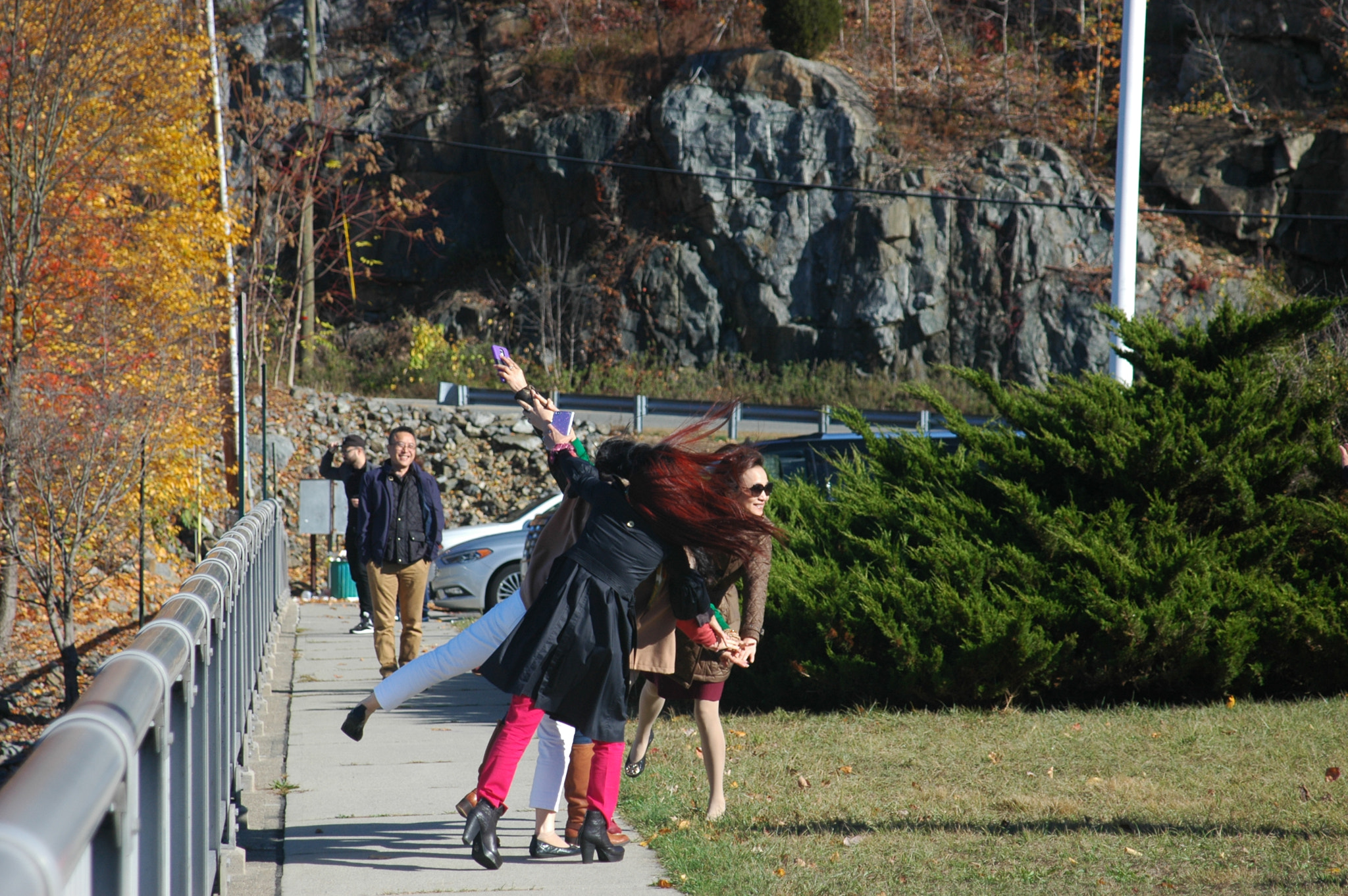 Nikon D70s + AF Zoom-Nikkor 24-120mm f/3.5-5.6D IF sample photo. Windy day photography