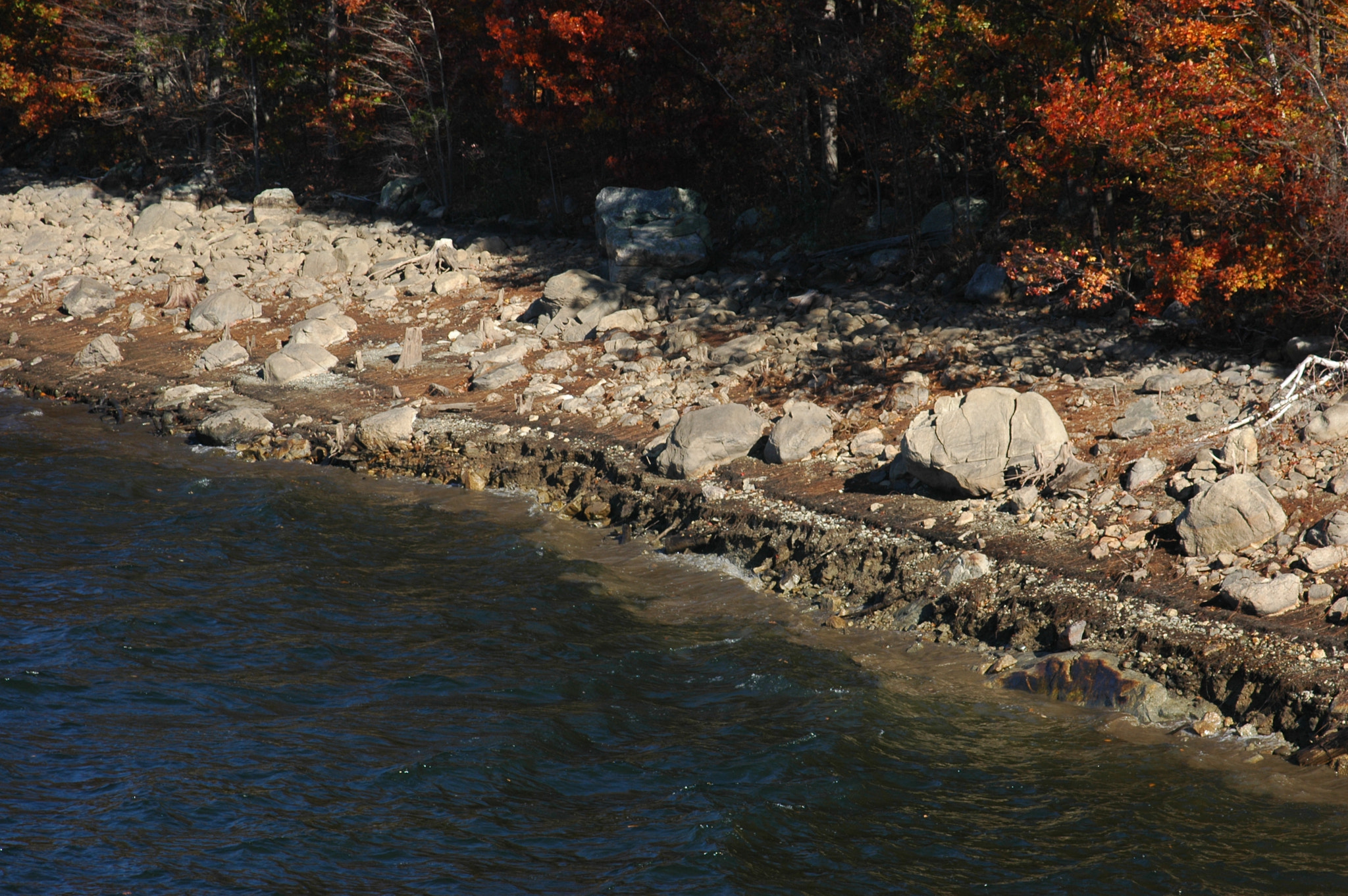 AF Zoom-Nikkor 24-120mm f/3.5-5.6D IF sample photo. Shoreline photography