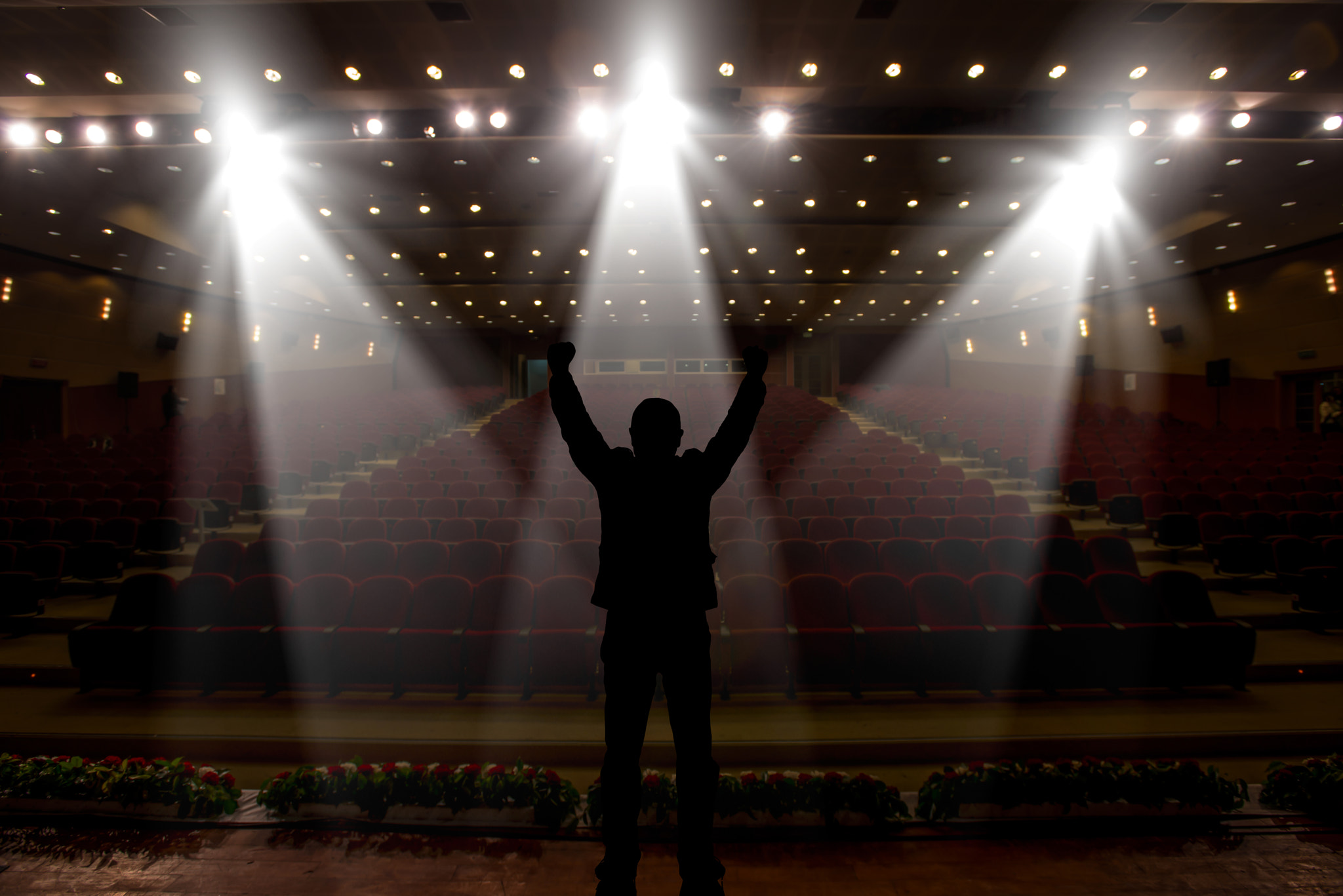 Nikon AF-S Nikkor 17-35mm F2.8D ED-IF sample photo. Silhouette of actors in the spotlight photography