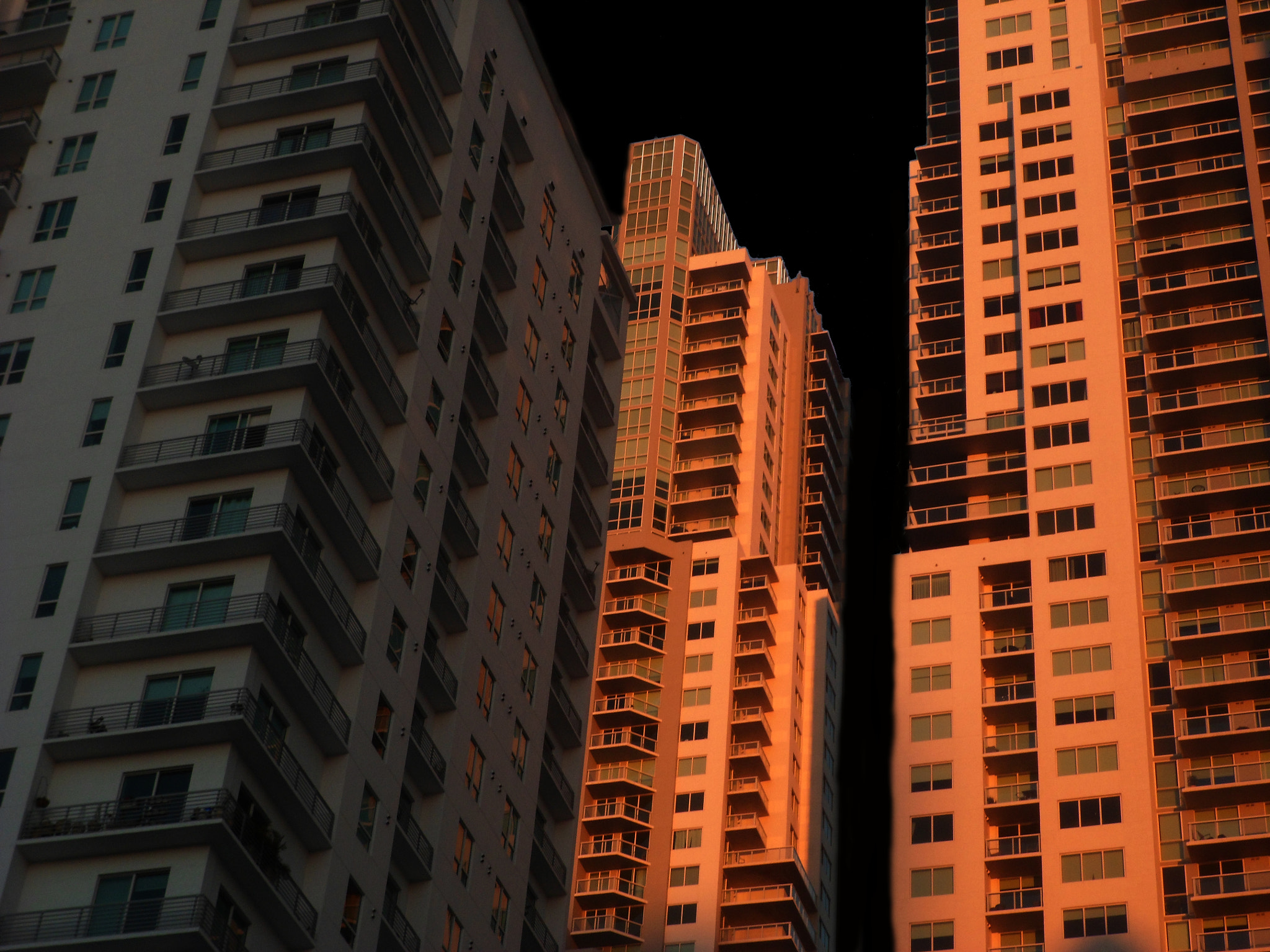 Samsung PL120,PL121 / VLUU PL120,PL121 sample photo. Sunset condos (downtown, miami) photography