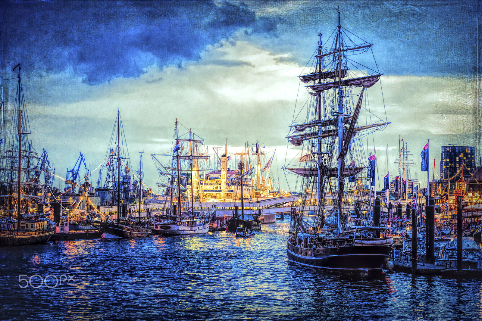 Sony a99 II + Minolta/Sony AF 70-200mm F2.8 G sample photo. Hafen hamburg photography