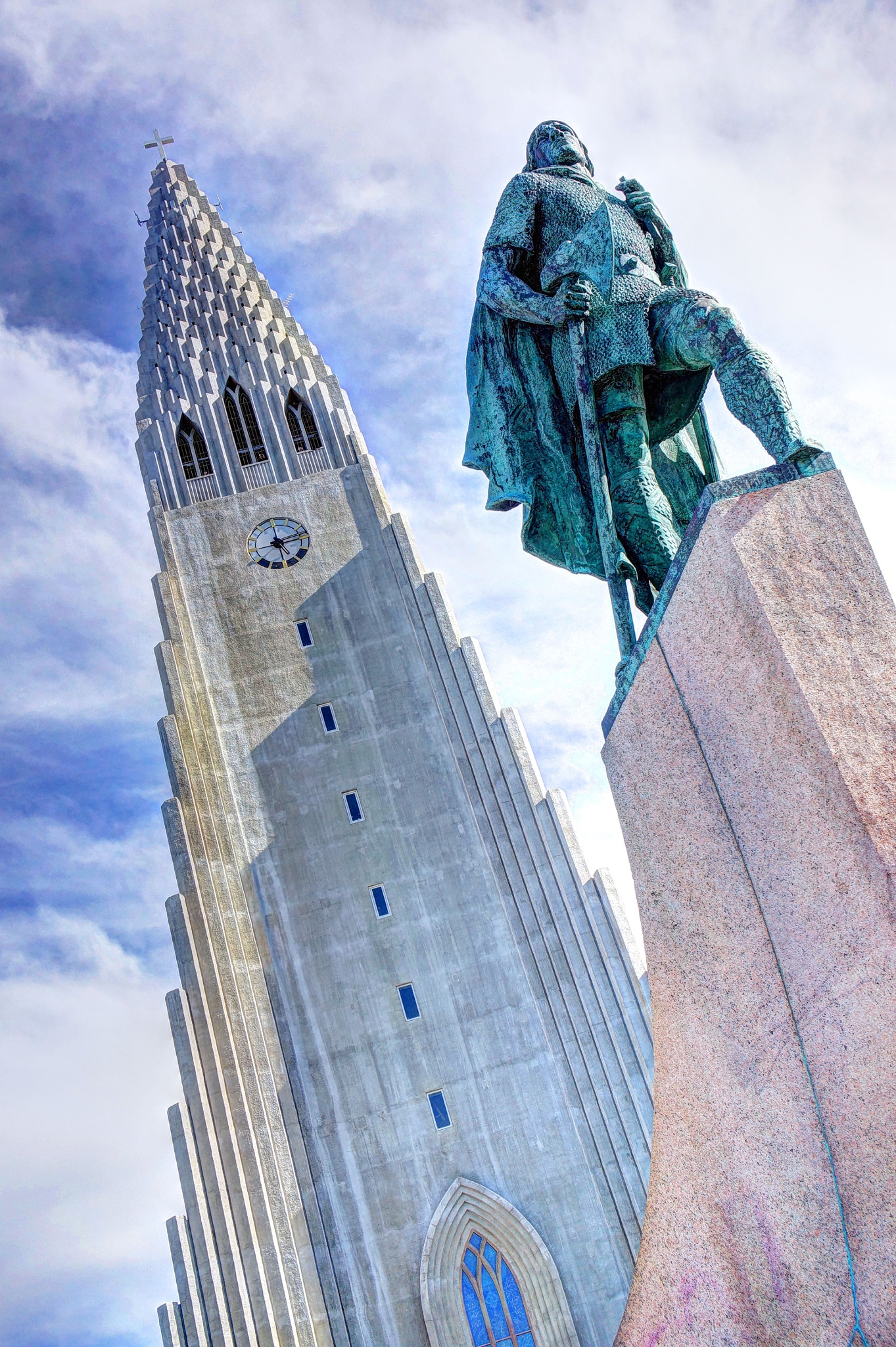 Sony Alpha NEX-7 + Sony Vario-Tessar T* E 16-70mm F4 ZA OSS sample photo. Hallgrímskirkja, reykjavik, iceland photography