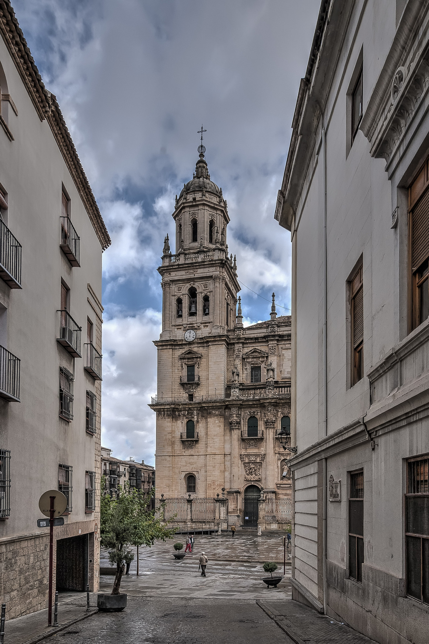Tokina AT-X Pro 12-24mm F4 (IF) DX sample photo. A las doce en punto. photography