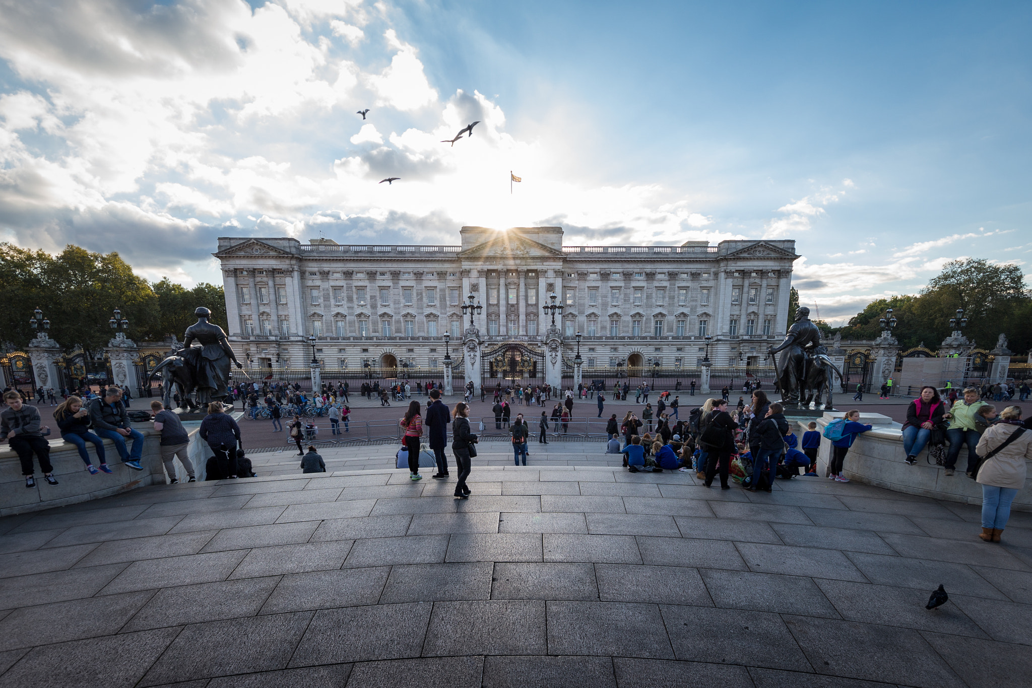 Canon EF 11-24mm F4L USM sample photo. Sunset on a palace photography