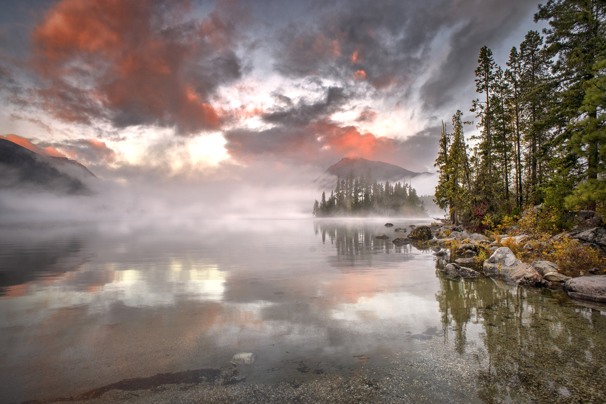 Nikon D600 + Nikon AF Nikkor 20mm F2.8D sample photo. Lake wenatchee emerald island oct photography