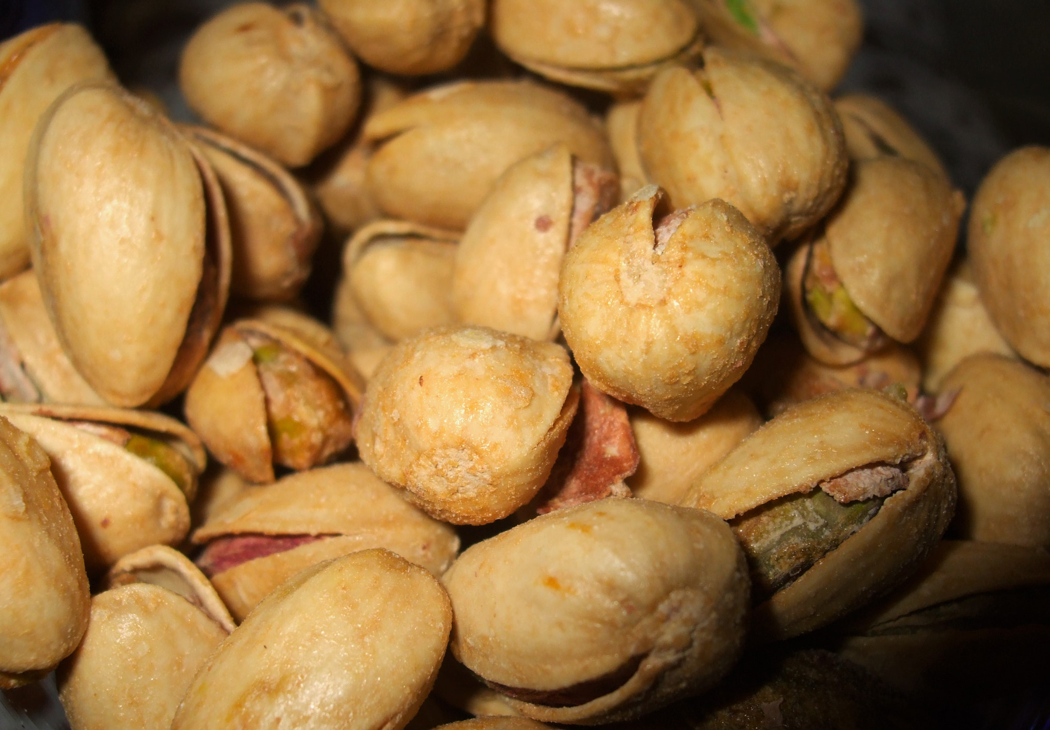 Fujifilm FinePix A820 sample photo. Salted pistachios photography